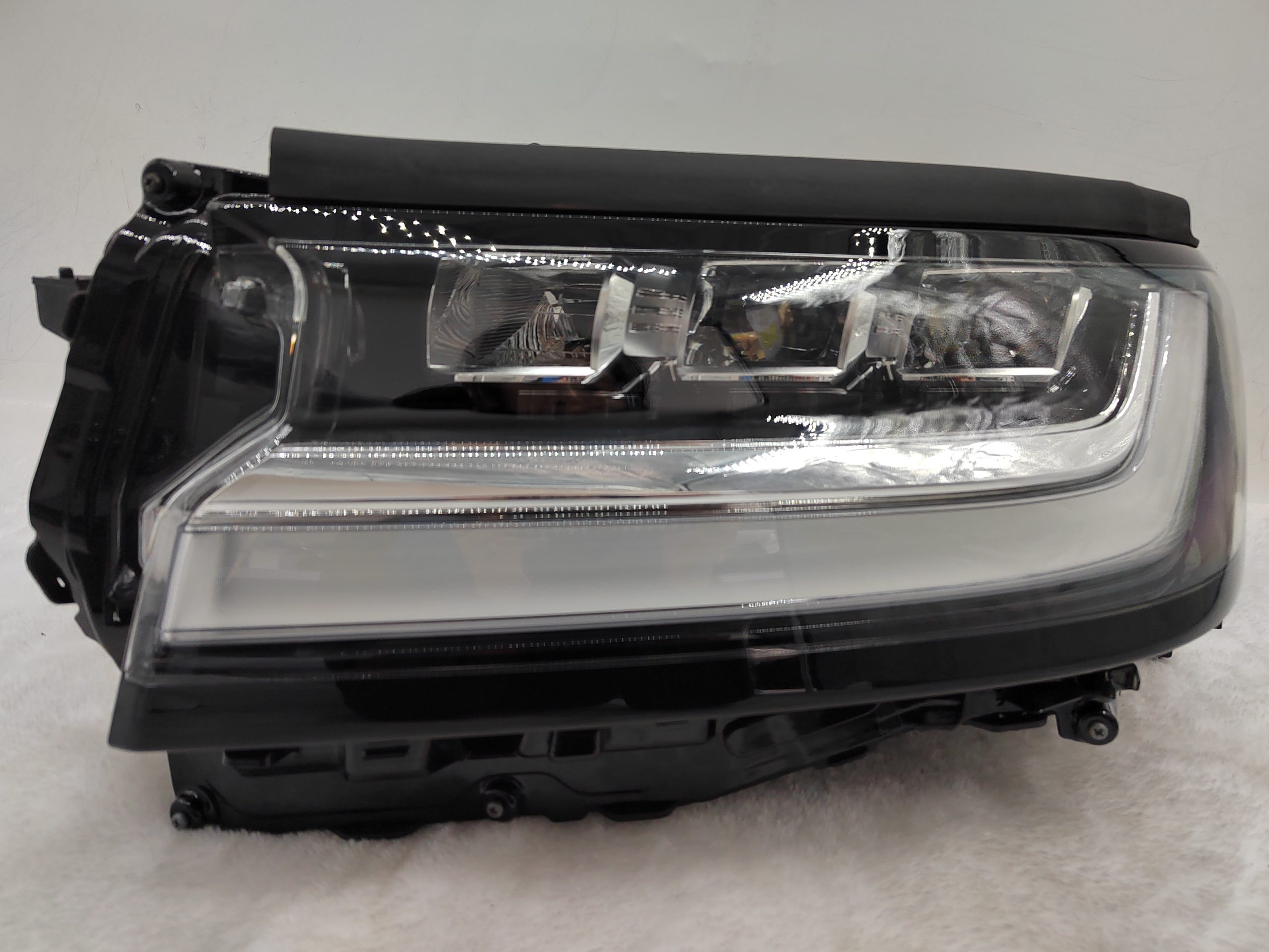 TOYOTA LANDCRUISER 300 SERIES 2021-2023 LED L.H.S HEADLIGHT ASSEMBLY