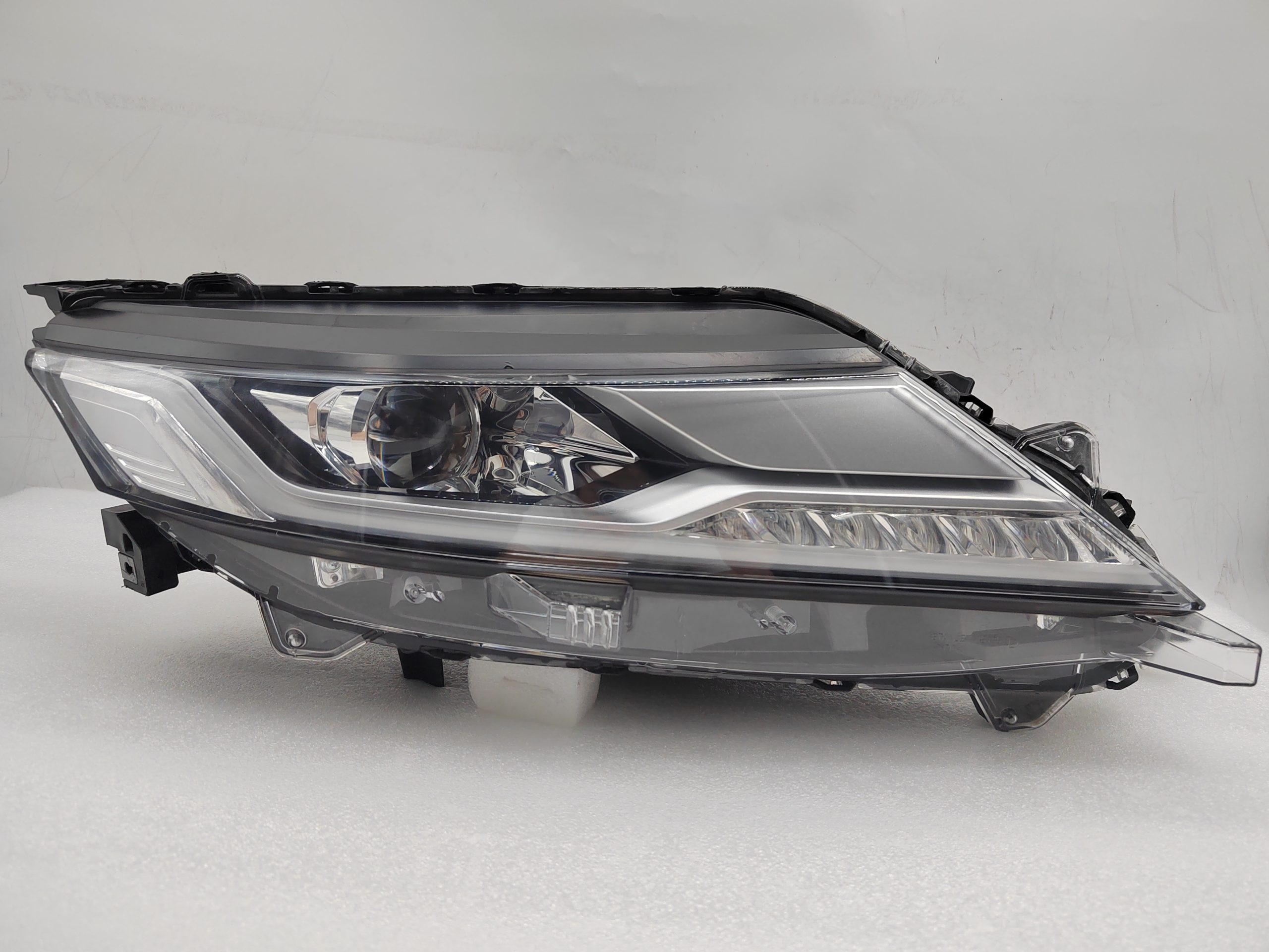 MITSUBISHI PAJERO 2021-2023 LED R.H.S HEADLIGHT ASSEMBLY