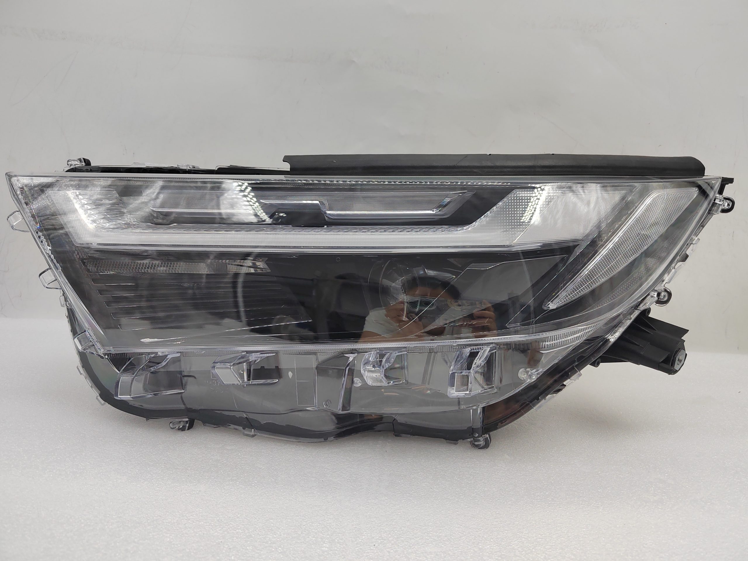 TOYOTA RAV4 2022-2023 LED R.H.S HEADLIGHT ASSEMBLY