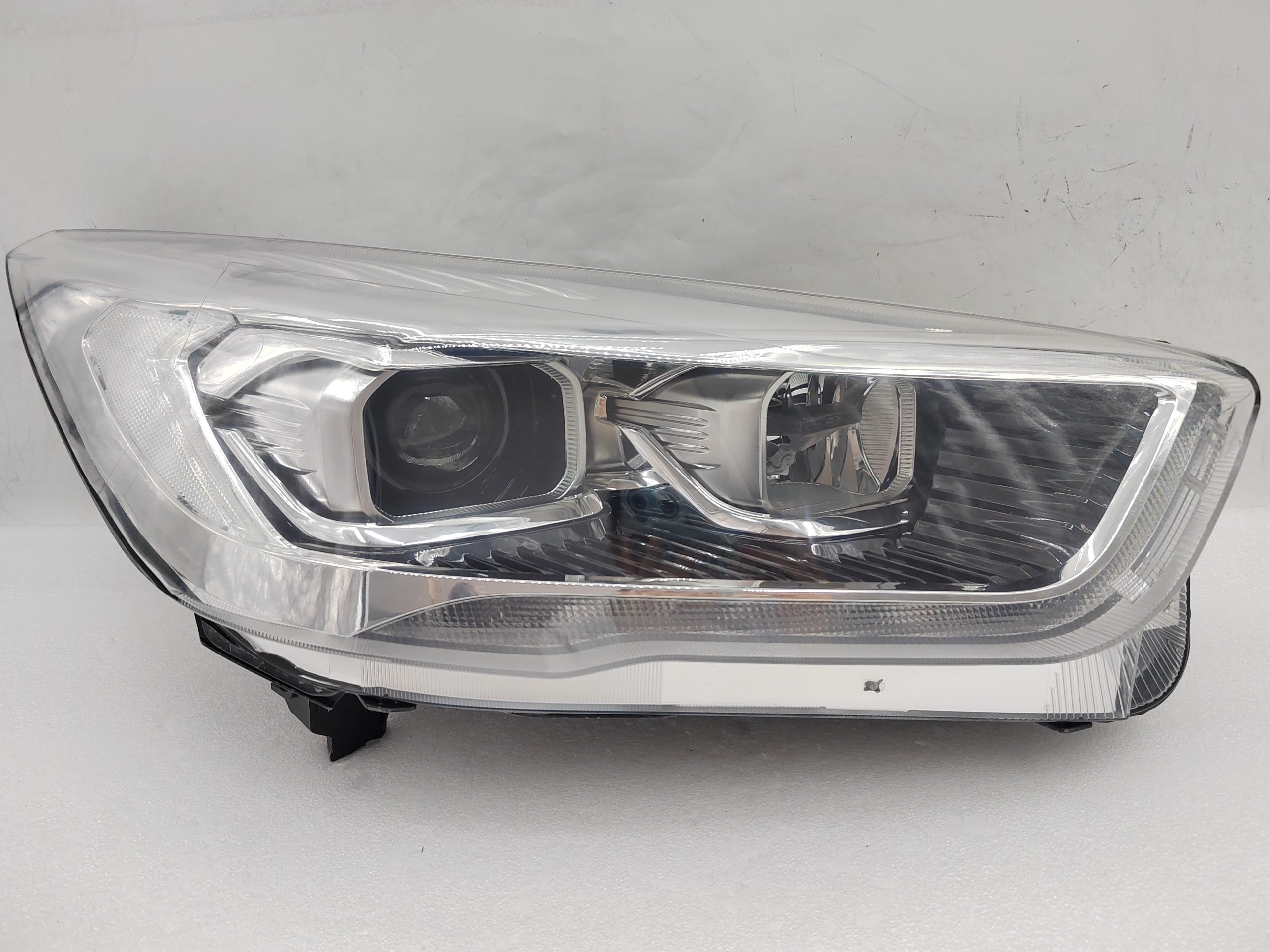 FORD ESCAPE(KUGA) 2017-2019 XENON R.H.S HEADLIGHT ASSEMBLY