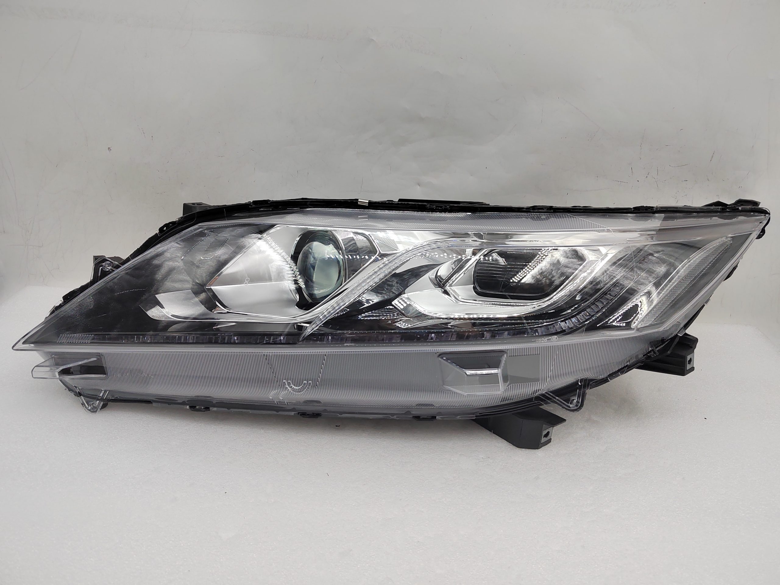 MITSUBISHI ECLIPSE CROSS 2017-2020 HALOGEN L.H.S HEADLIGHT ASSEMBLY