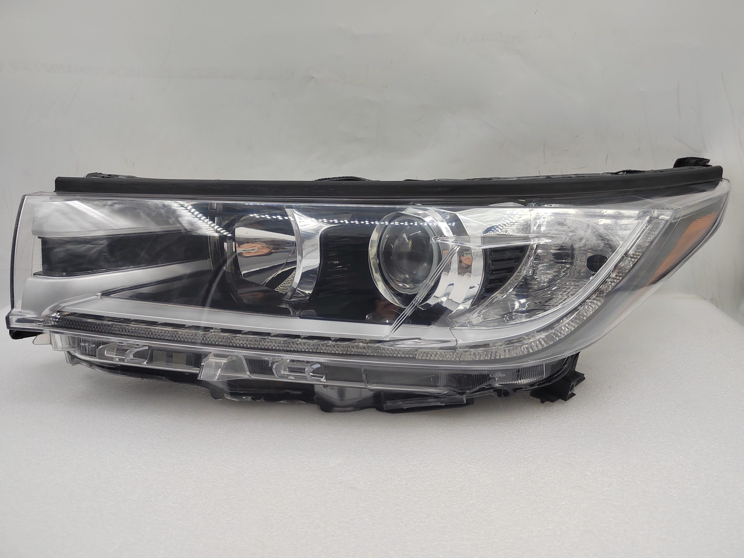 TOYOTA KLUGER 2017-2019 HALOGEN L.H.S HEADLIGHT ASSEMBLY
