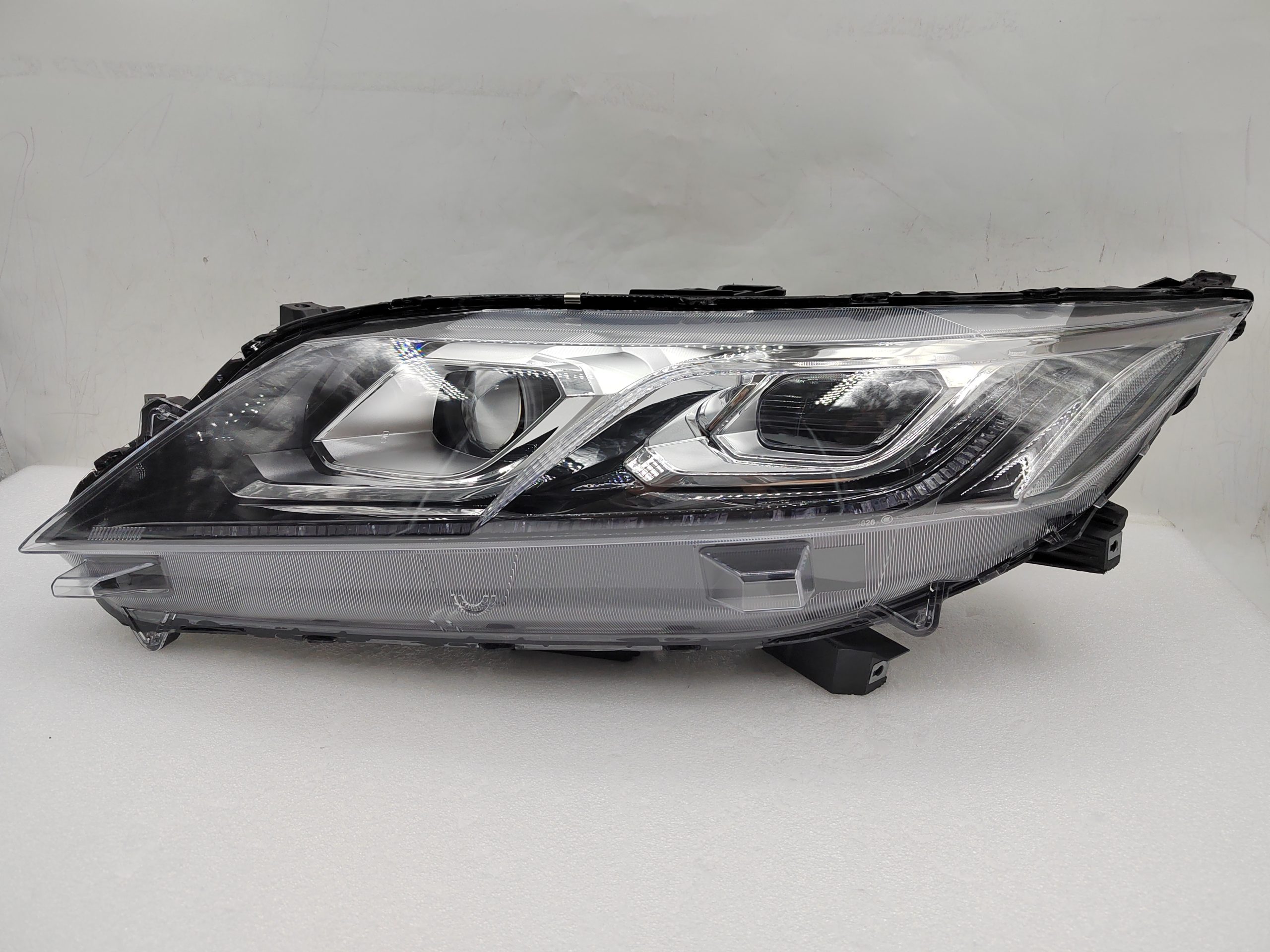 MITSUBISHI ECLIPSE CROSS 2017-2020 LED L.H.S HEADLIGHT ASSEMBLY