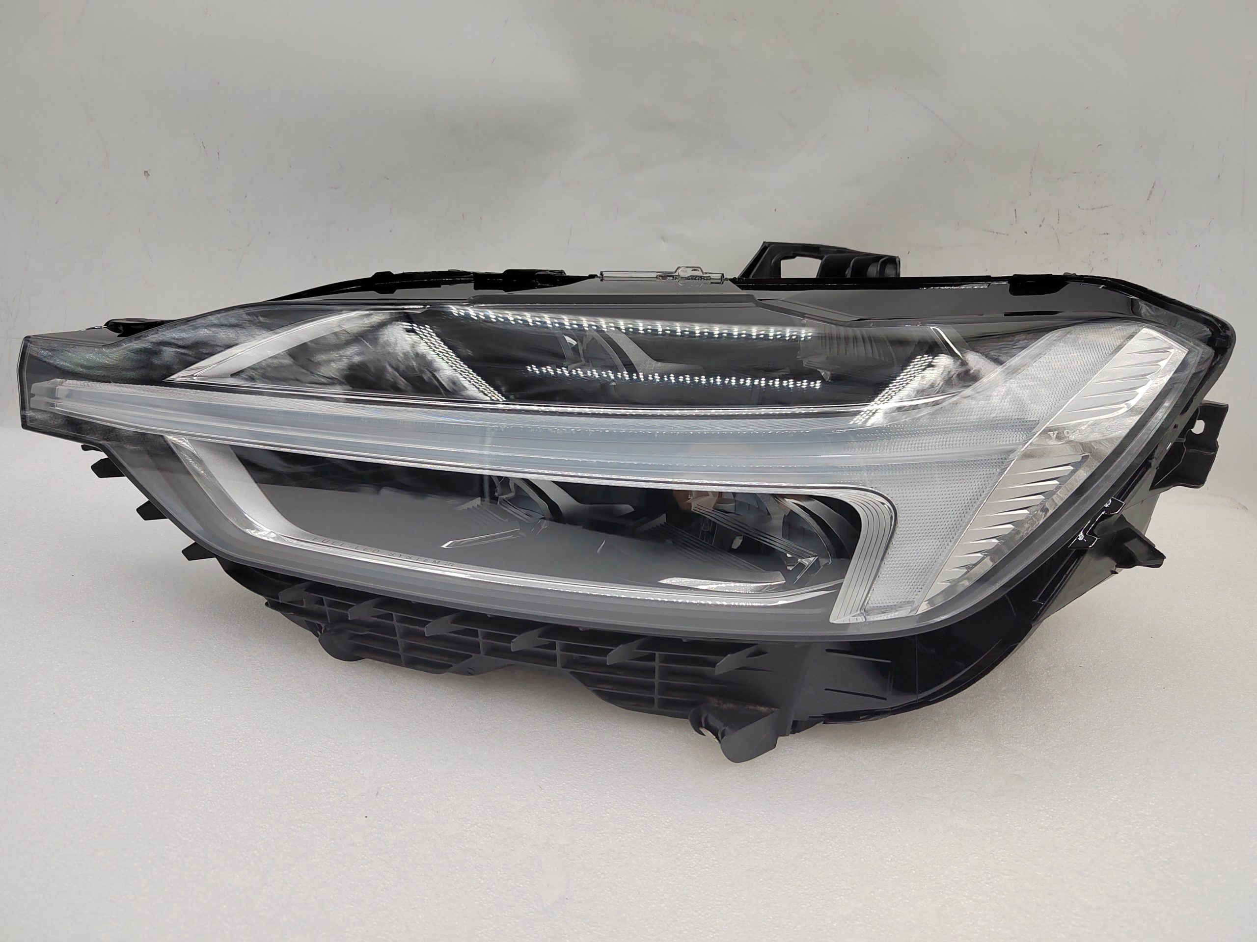 VOLVO XC60 D4 2018-2023 LED L.H.S HEADLIGHT ASSEMBLY