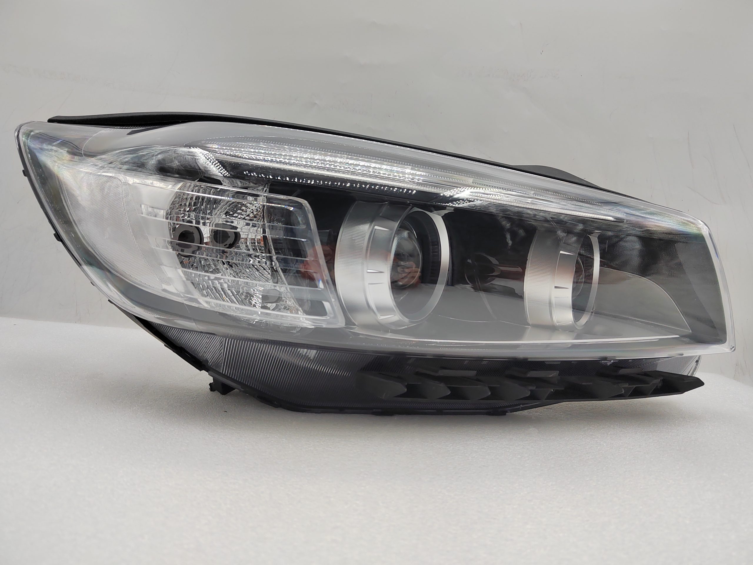 KIA SORENTO 2019-2020 XENON R.H.S HEADLIGHT ASSEMBLY