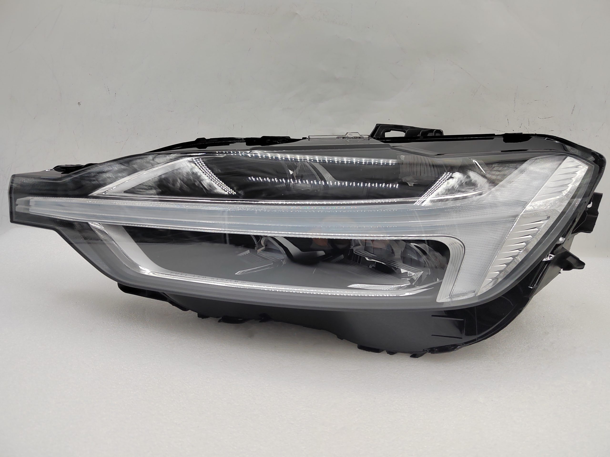 VOLVO XC60 D4 2018-2023 LED L.H.S HEADLIGHT ASSEMBLY