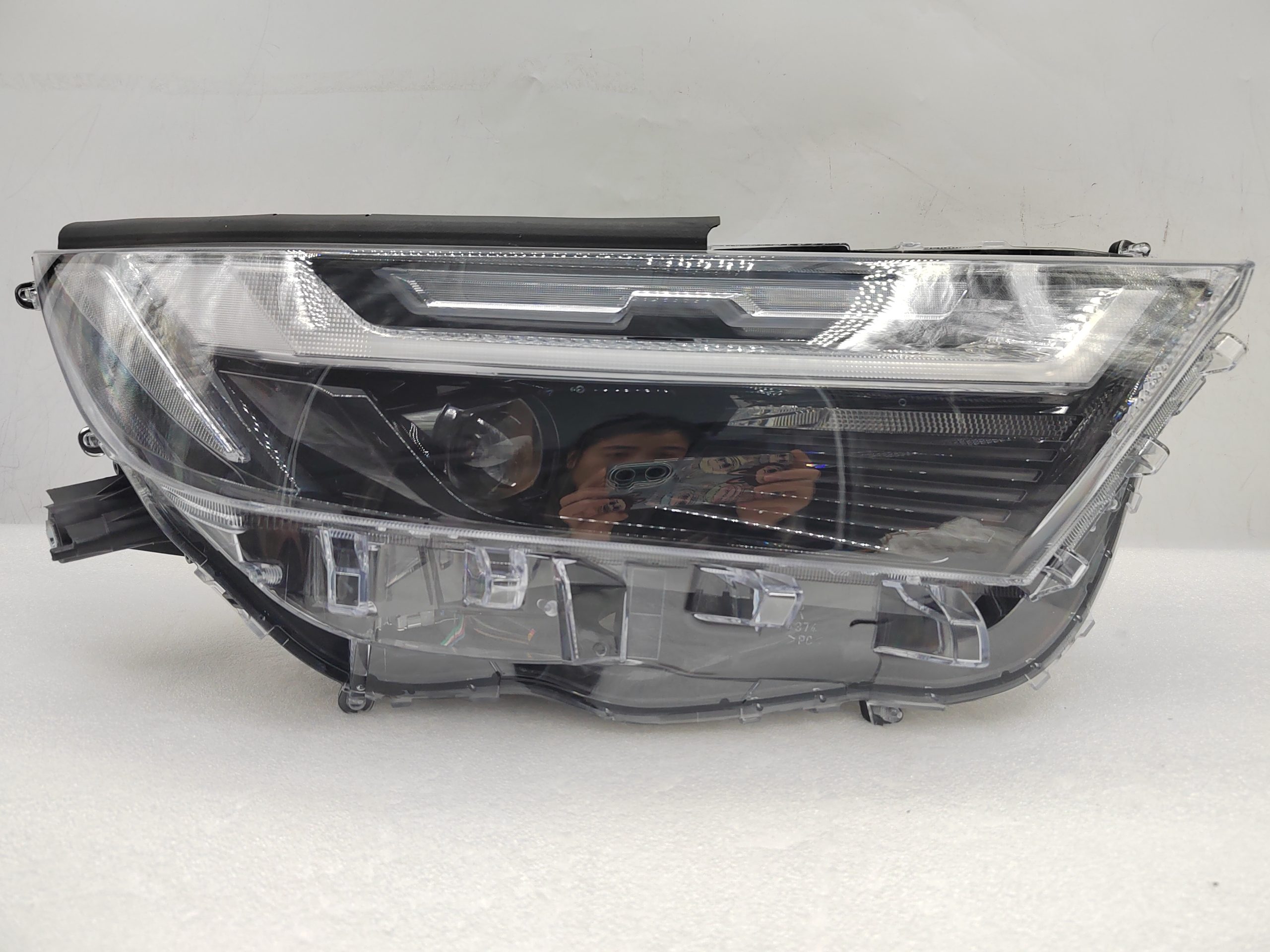 TOYOTA RAV4 2022-2023 LED R.H.S HEADLIGHT ASSEMBLY