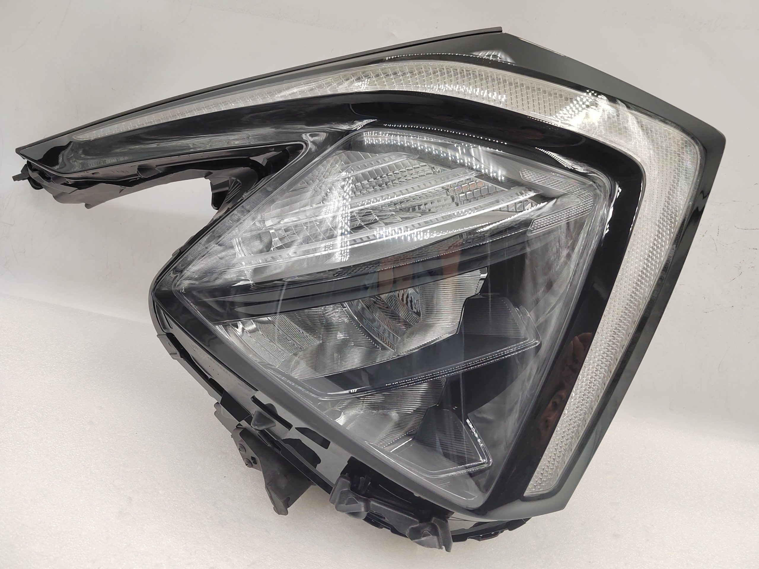 KIA SPORTAGE 2022-2024 LED R.H.S HEADLIGHT ASSEMBLY