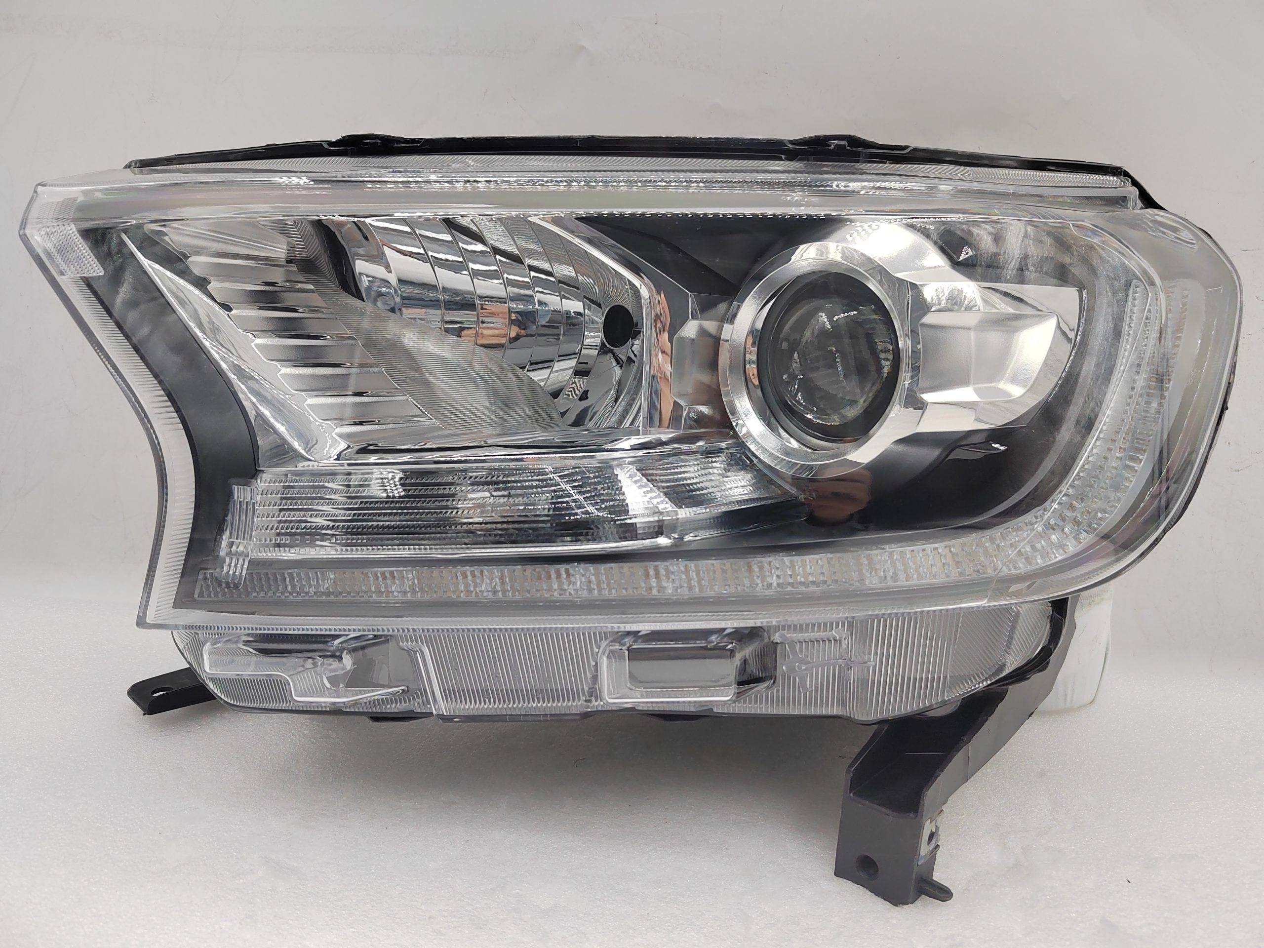 FORD EVEREST RANGER 2015-2019 XENON L.H.S HEADLIGHT ASSEMBLY