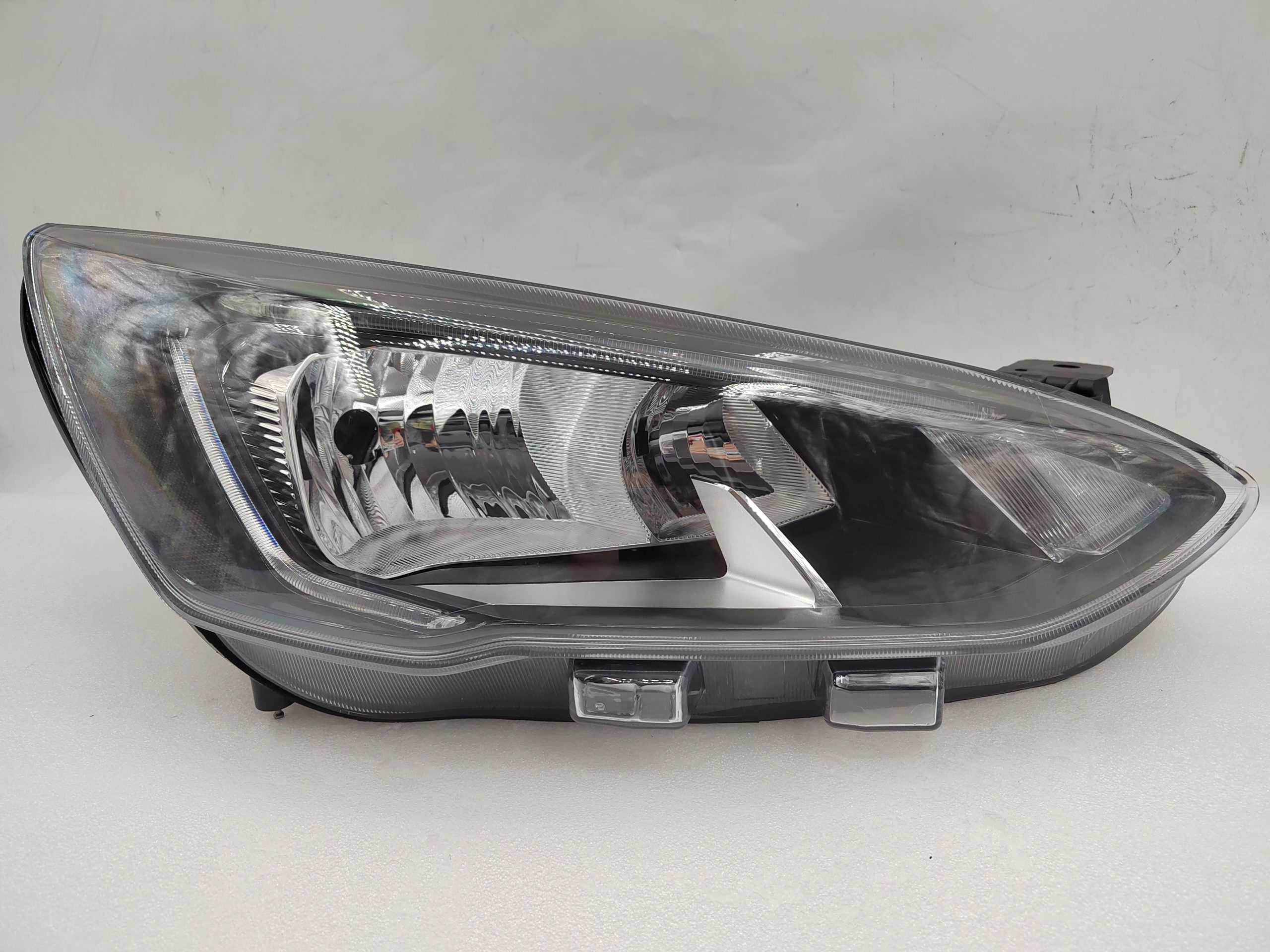 FORD FOCUS MK4 2019-2021 HALOGEN R.H.S HEADLIGHT ASSEMBLY