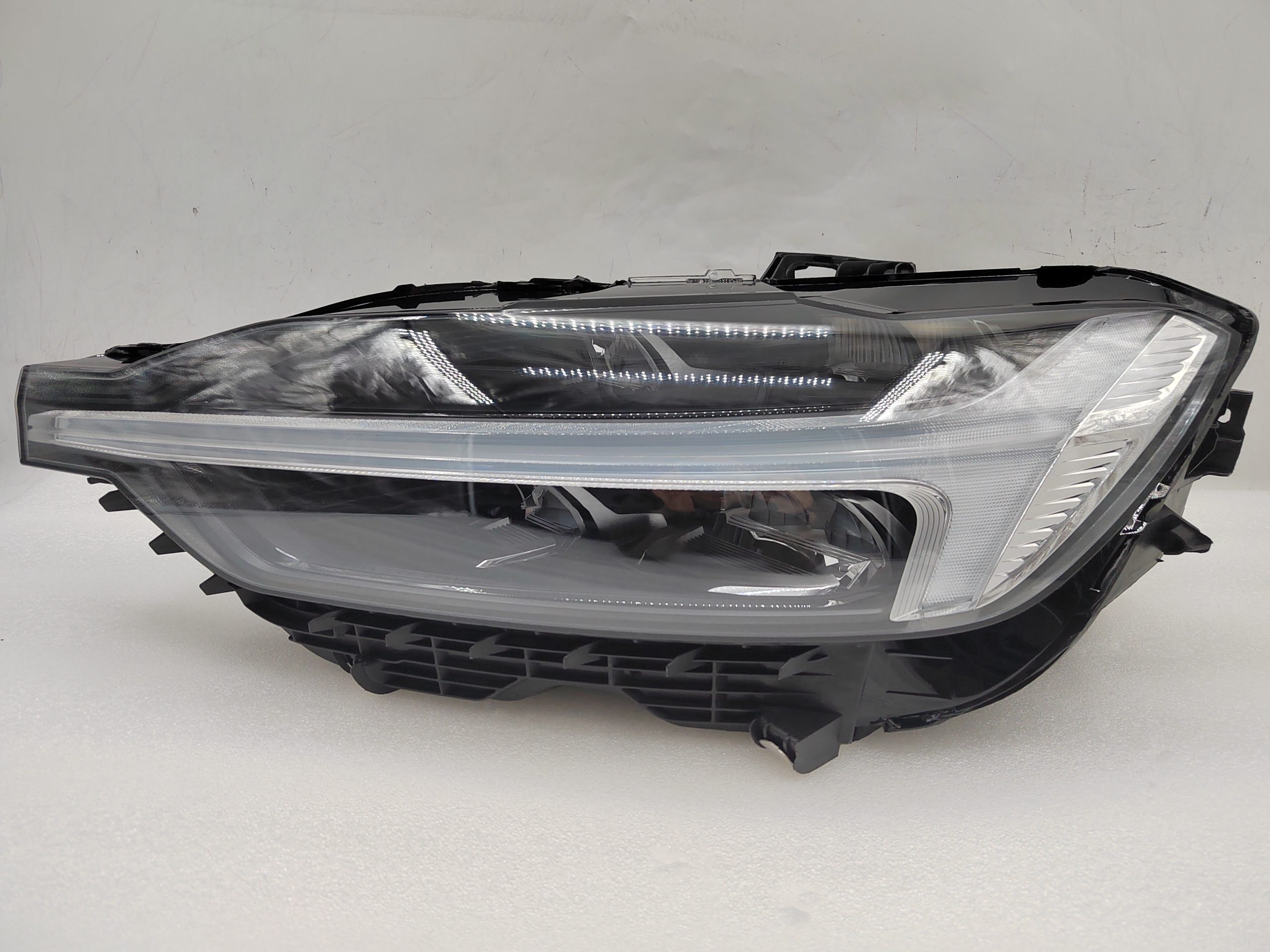 VOLVO XC60 D4 2018-2023 LED L.H.S HEADLIGHT ASSEMBLY