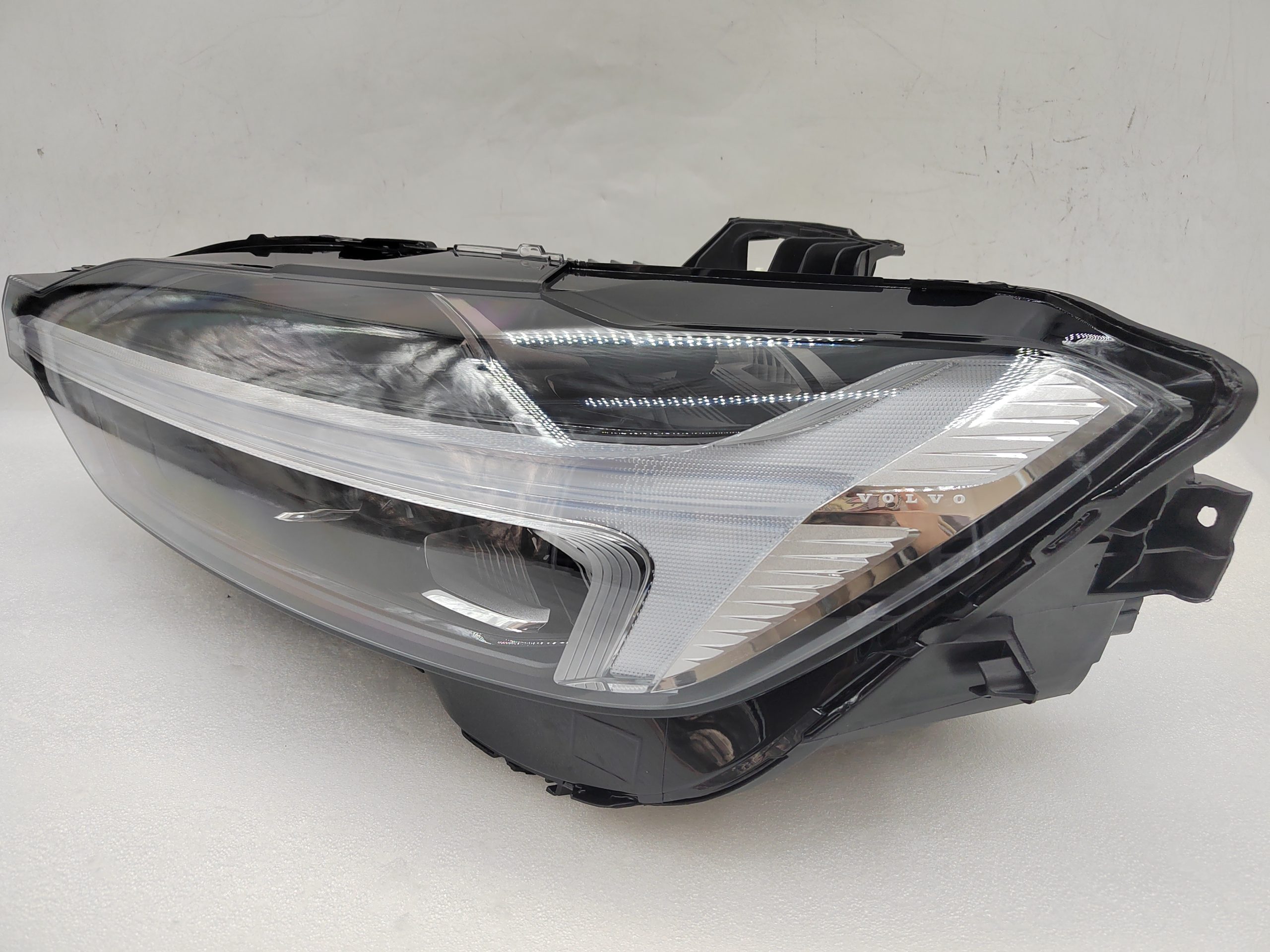 VOLVO XC60 D4 2018-2023 LED L.H.S HEADLIGHT ASSEMBLY