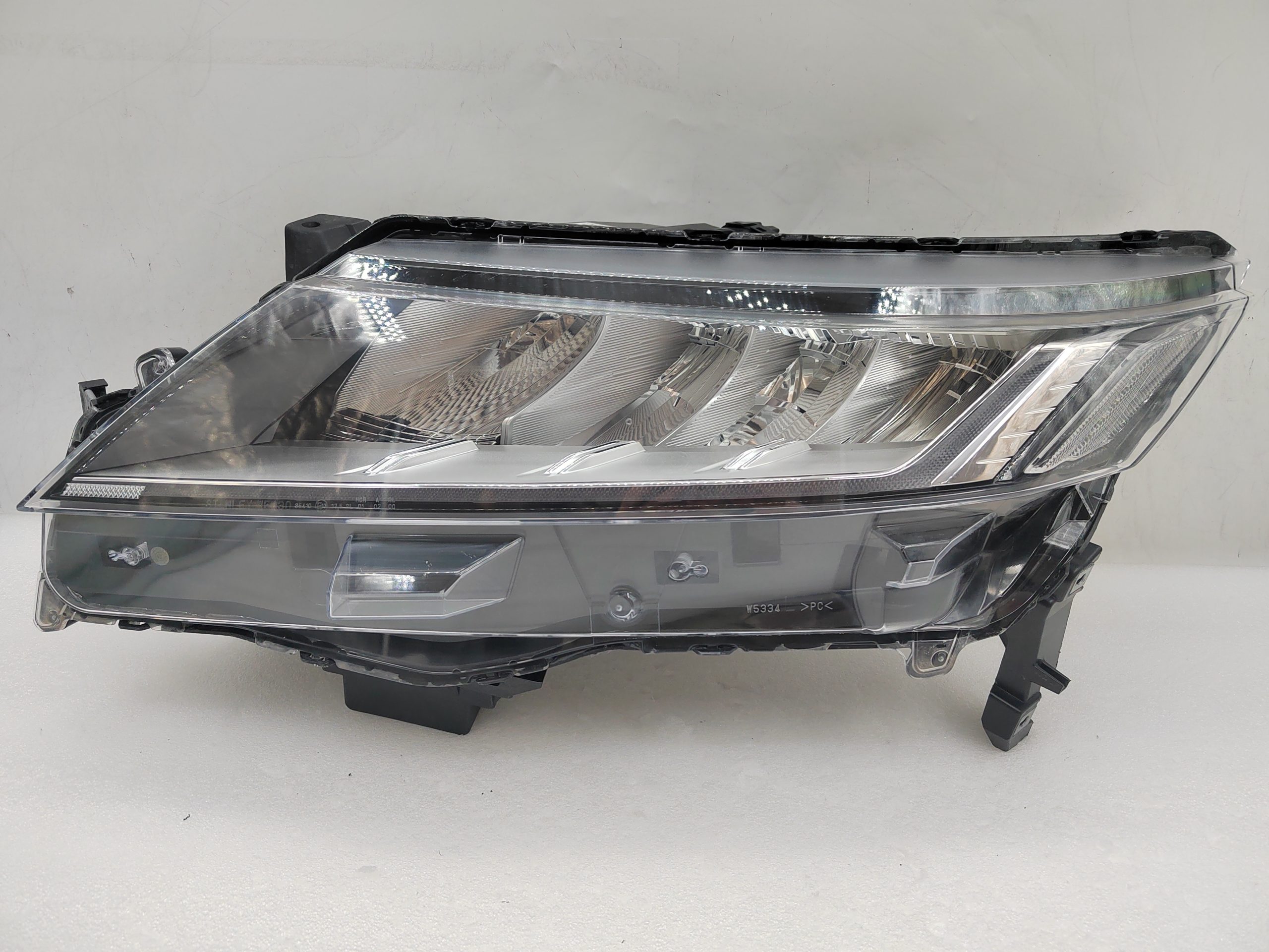 MITSUBISHI ASX 2019-2022 LED L.H.S HEADLIGHT ASSEMBLY