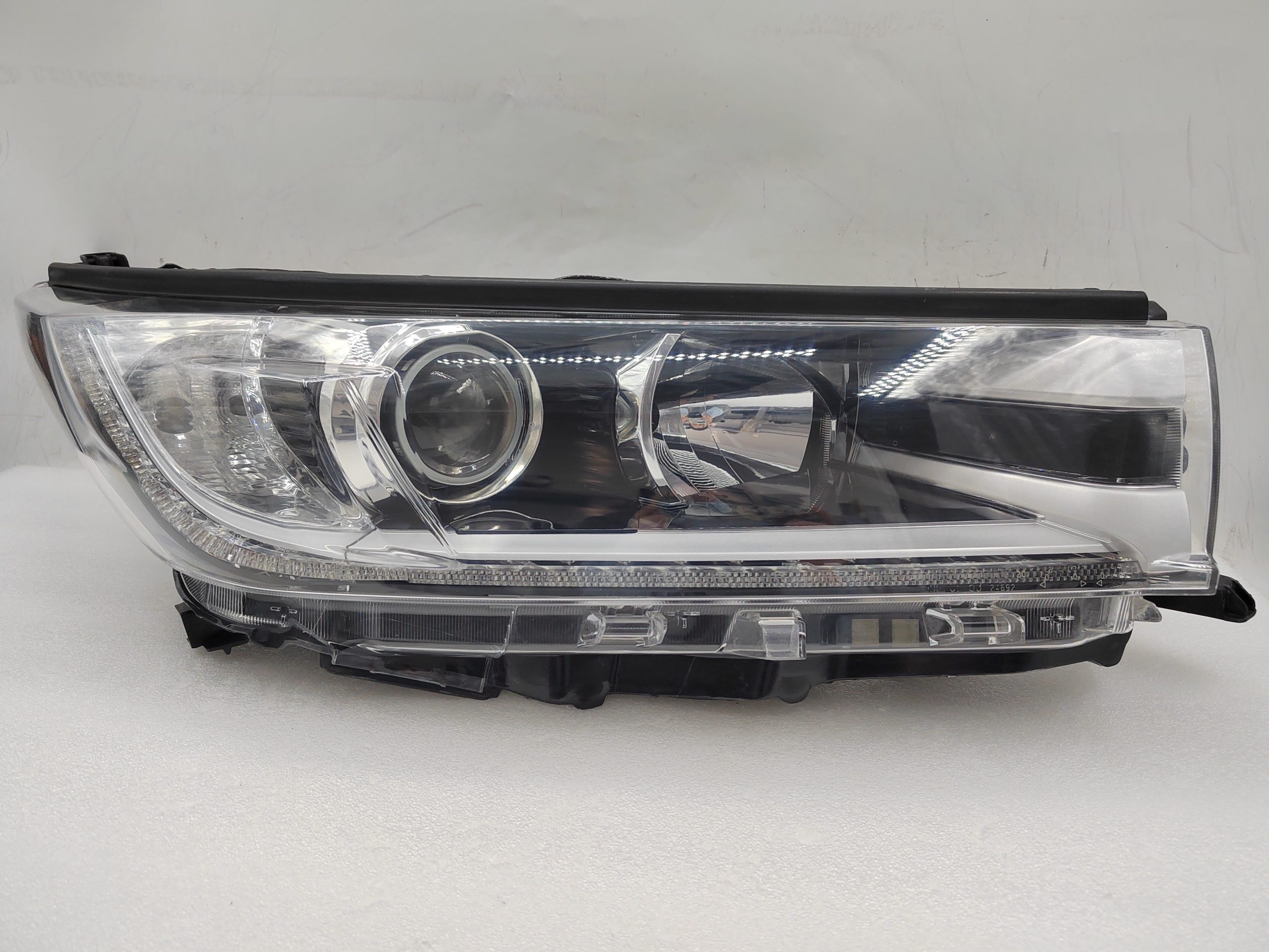 TOYOTA KLUGER 2017-2019 HALOGEN R.H.S HEADLIGHT ASSEMBLY