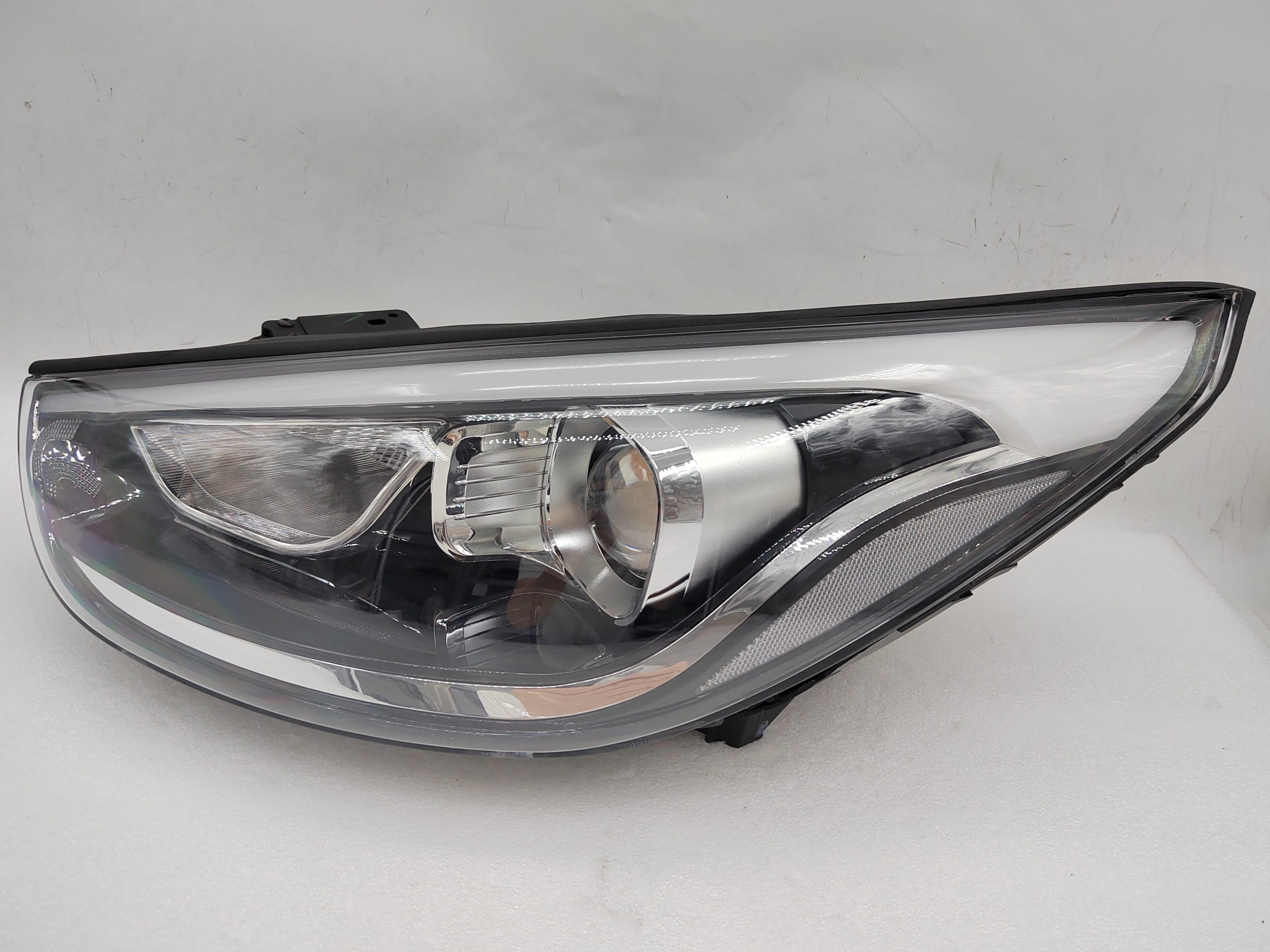 HYUNDAI IX35 SE 2013-2015 HALOGEN L.H.S HEADLIGHT ASSEMBLY
