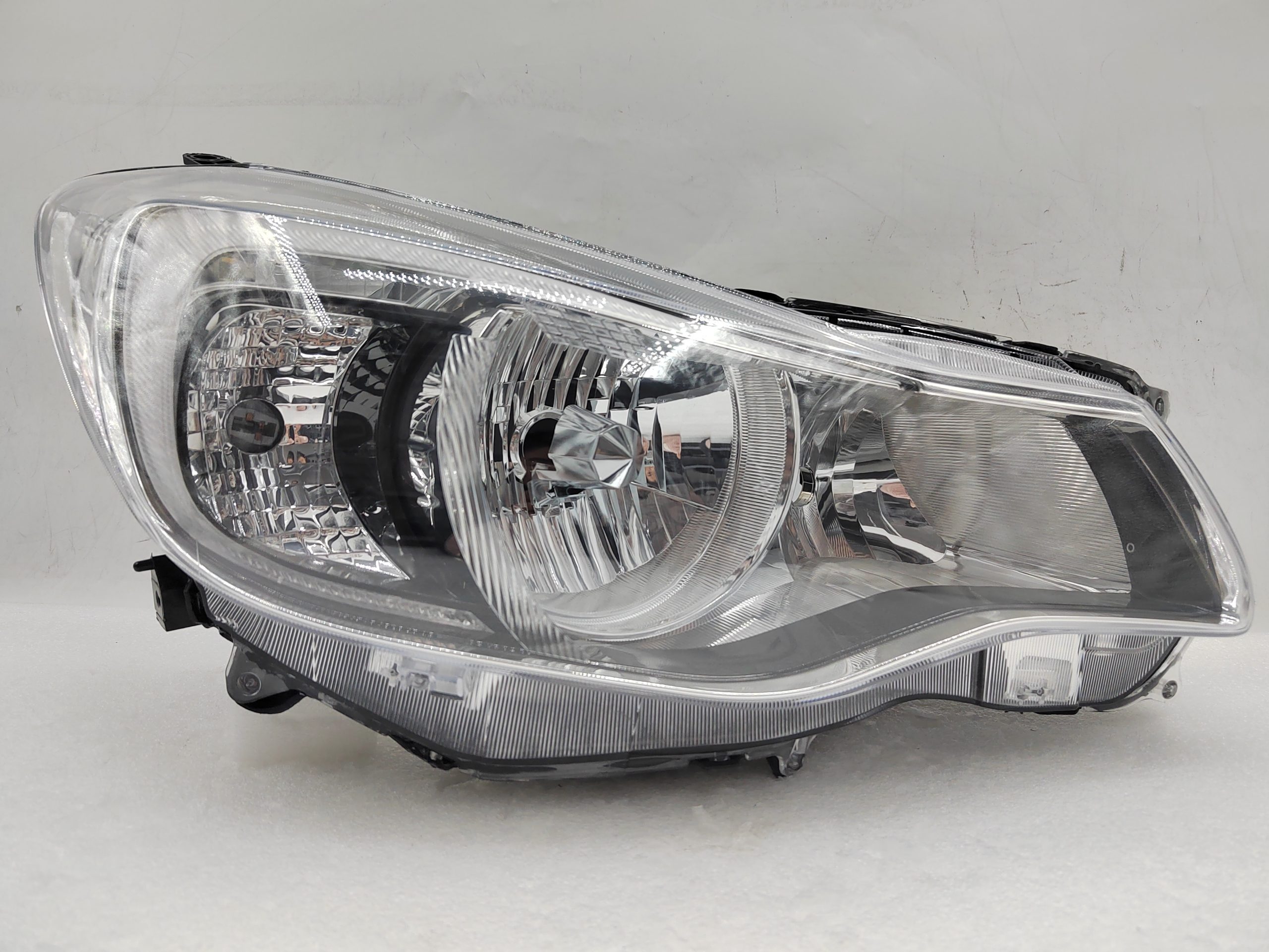 SUBARU IMPREZA XV 2012-2016 XENON R.H.S HEADLIGHT ASSEMBLY