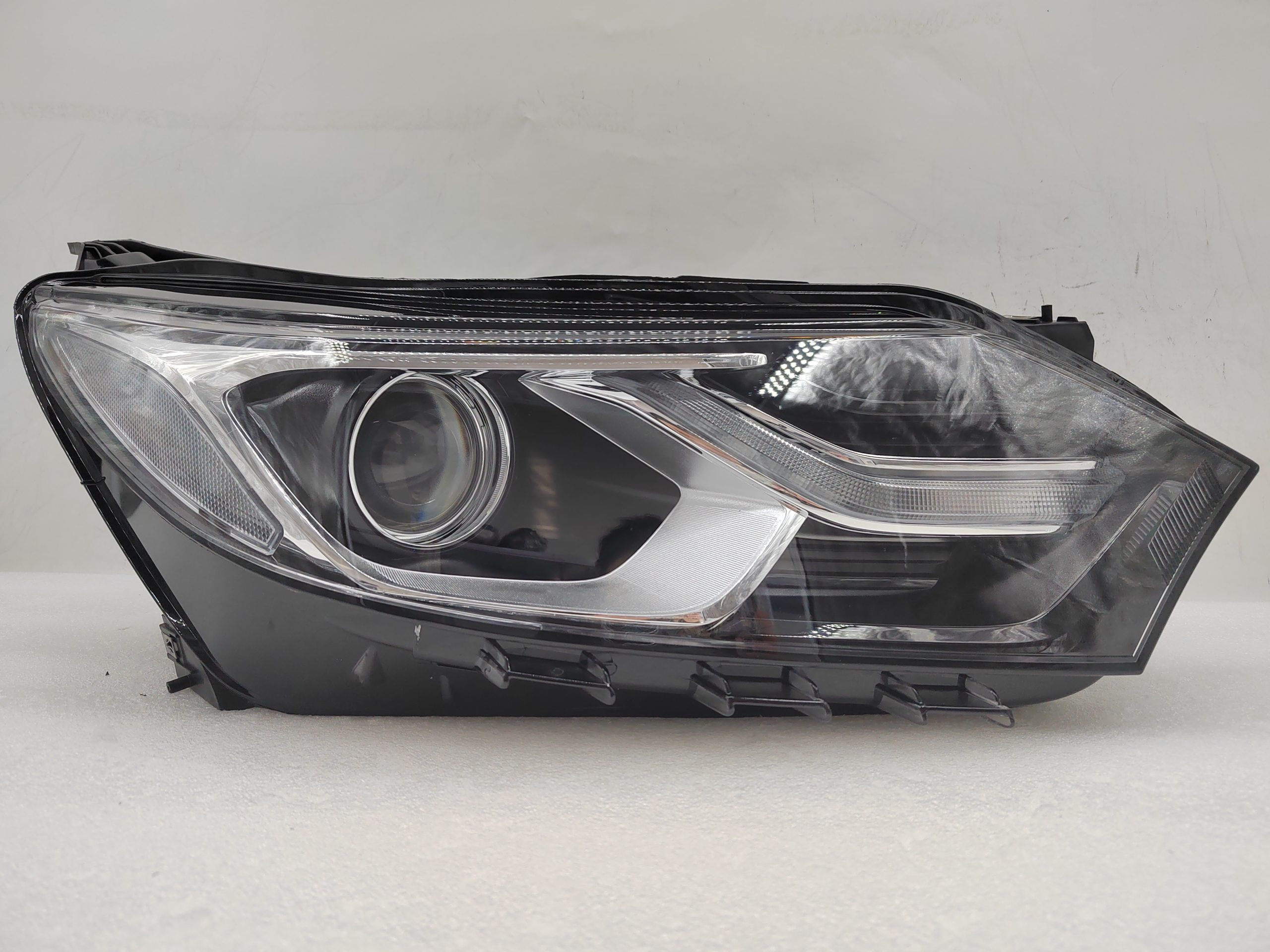 HOLDEN EQUINOX 2018-2020 HALOGEN R.H.S HEADLIGHT ASSEMBLY