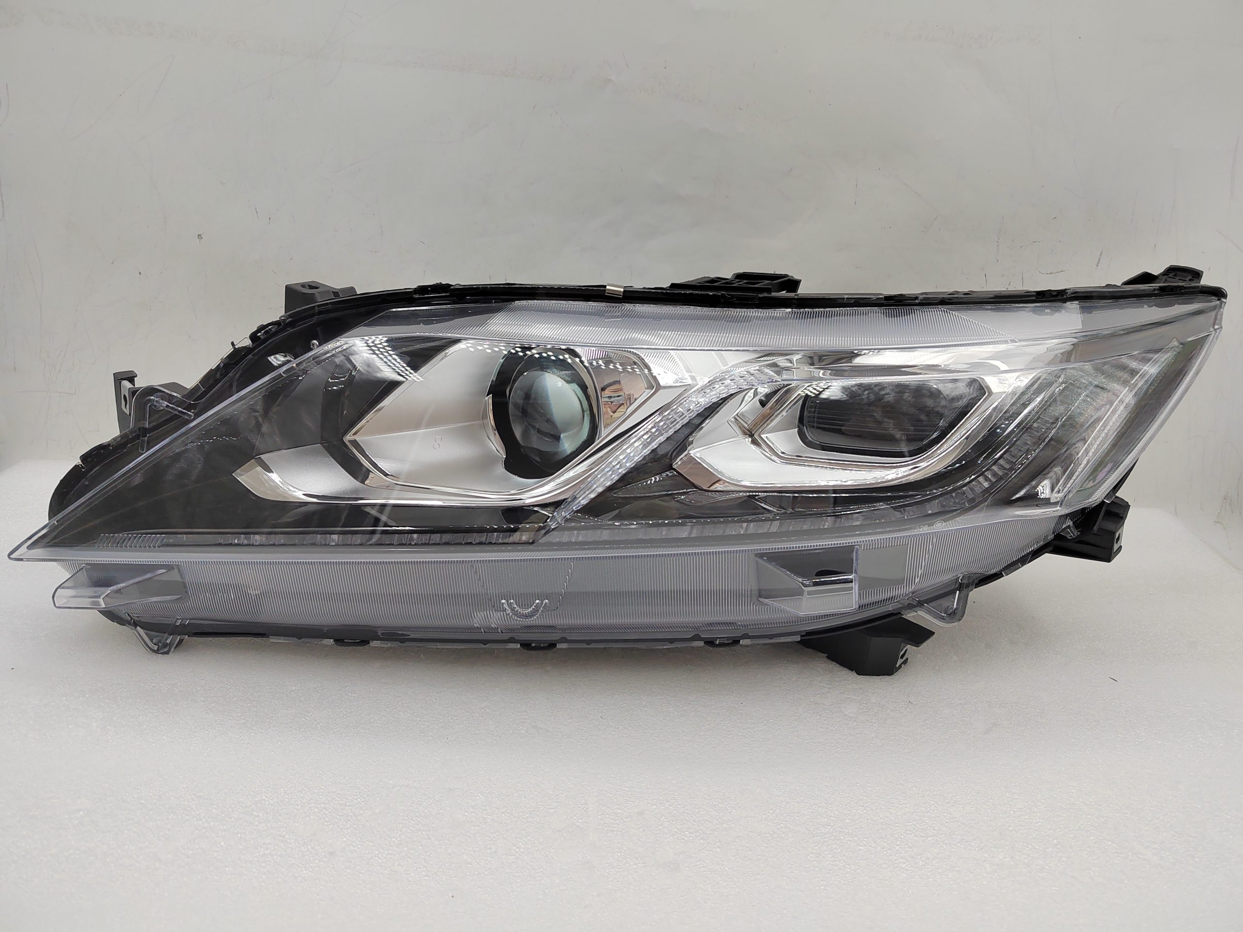 MITSUBISHI ECLIPSE CROSS 2017-2020 HALOGEN L.H.S HEADLIGHT ASSEMBLY