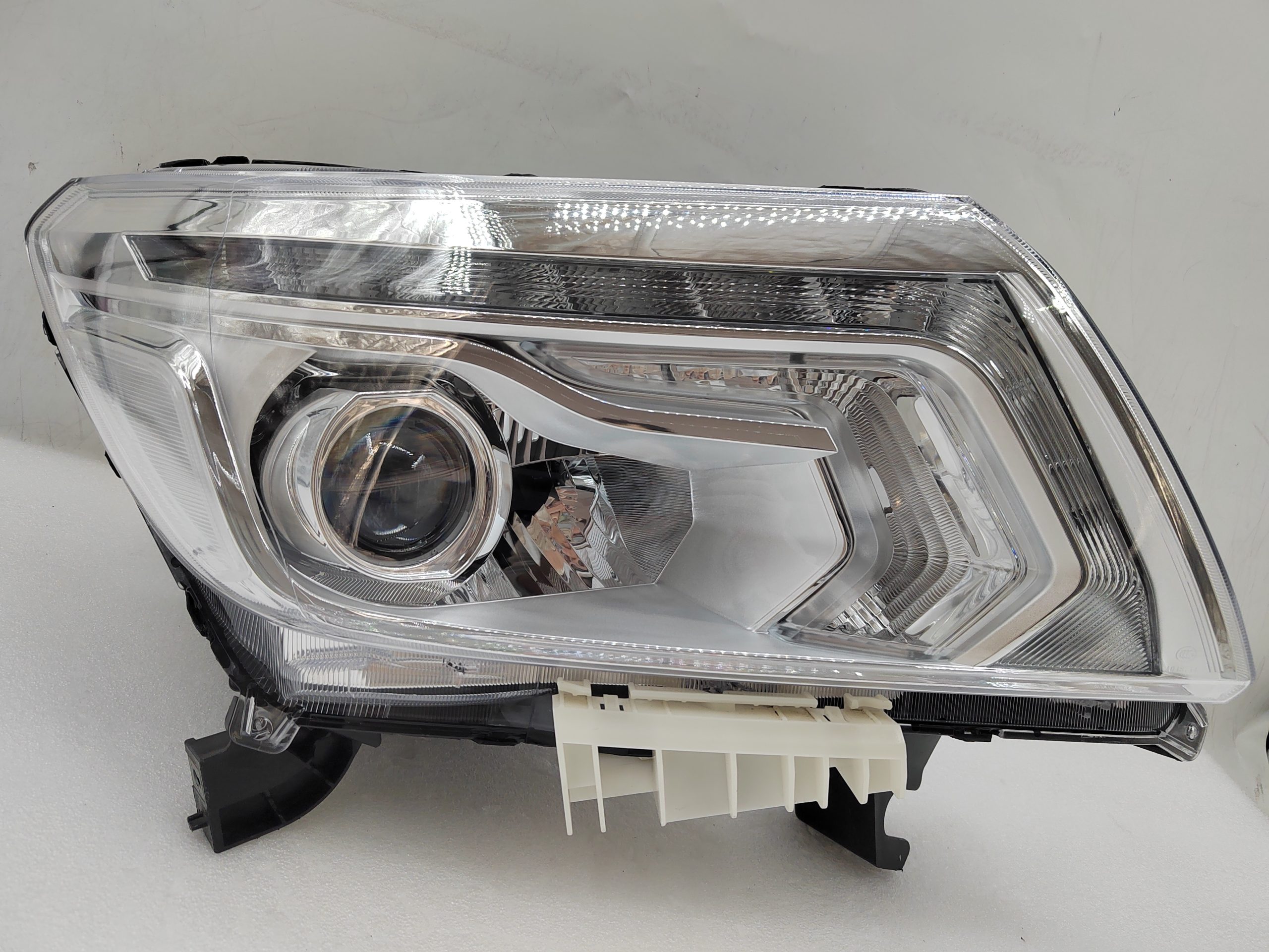 NISSAN NAVARA NP300 2015-2020 LED R.H.S HEADLIGHT ASSEMBLY