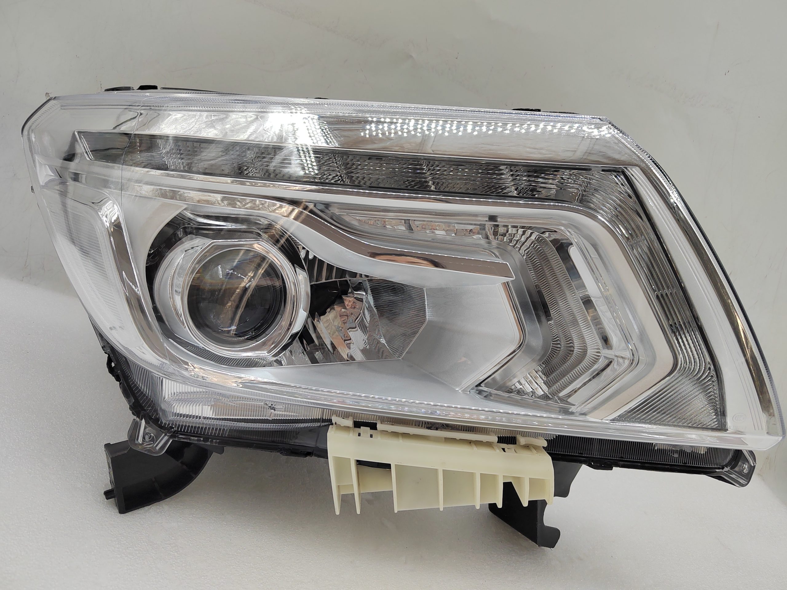 NISSAN NAVARA NP300 2015-2020 LED R.H.S HEADLIGHT ASSEMBLY