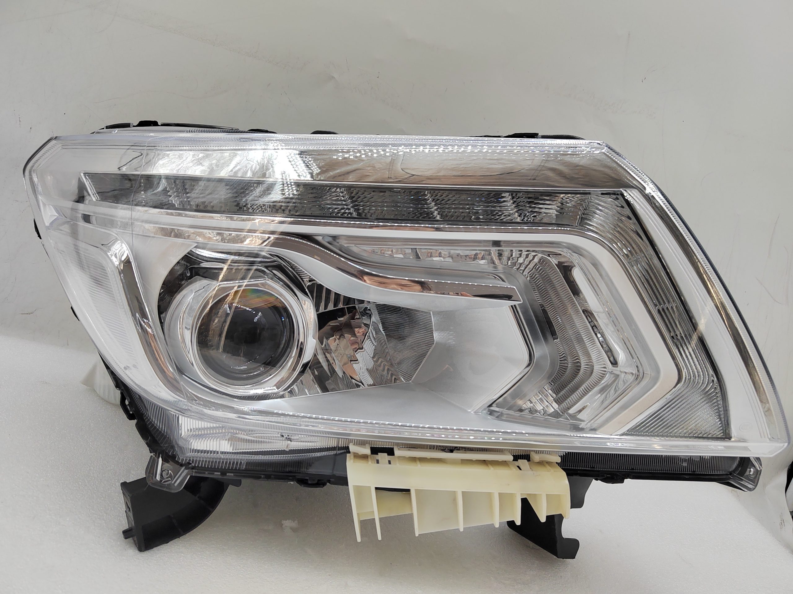 NISSAN NAVARA NP300 2015-2020 LED R.H.S HEADLIGHT ASSEMBLY