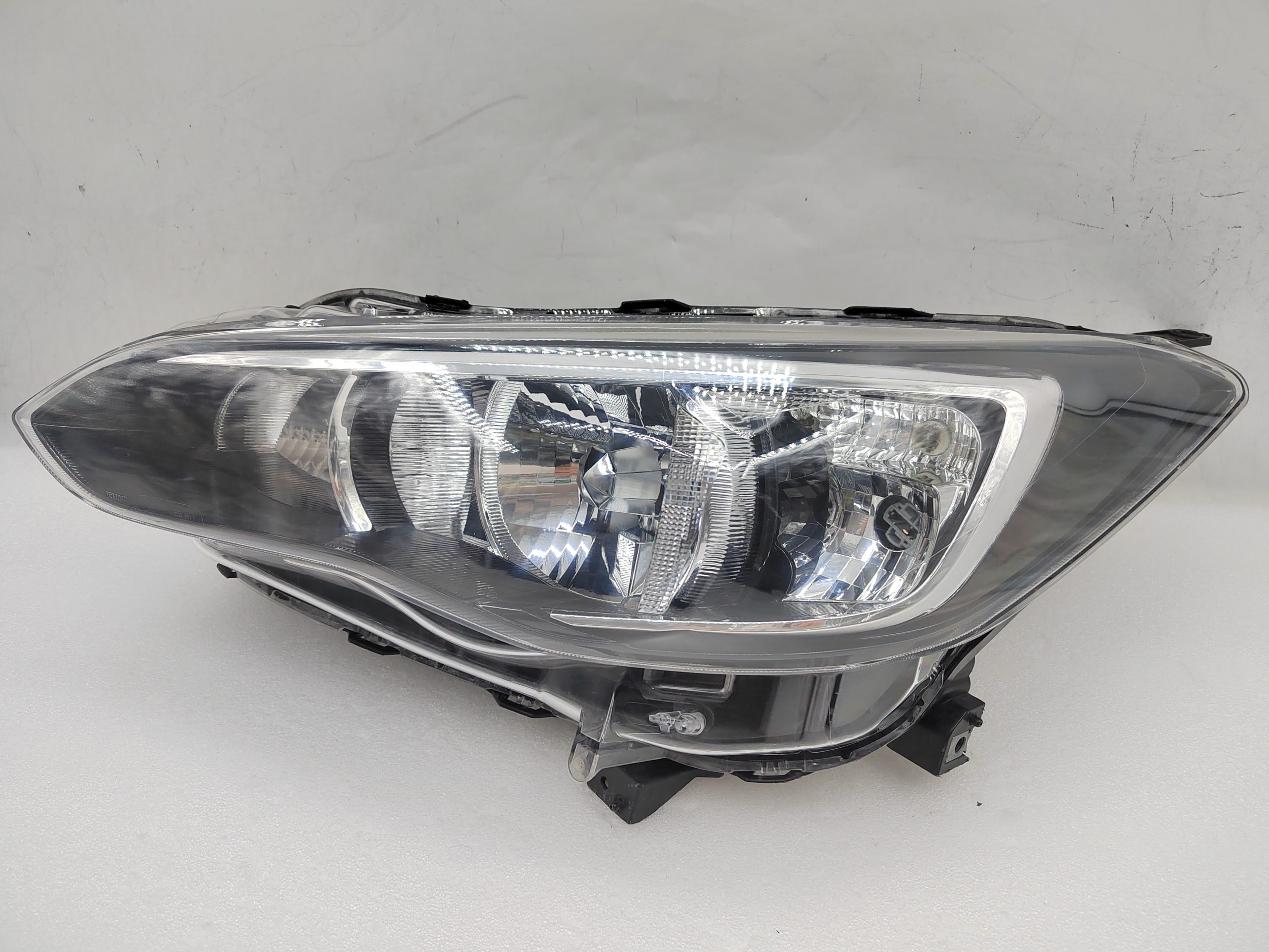 SUBARU XV 2017-2019 HALOGEN L.H.S HEADLIGHT ASSEMBLY