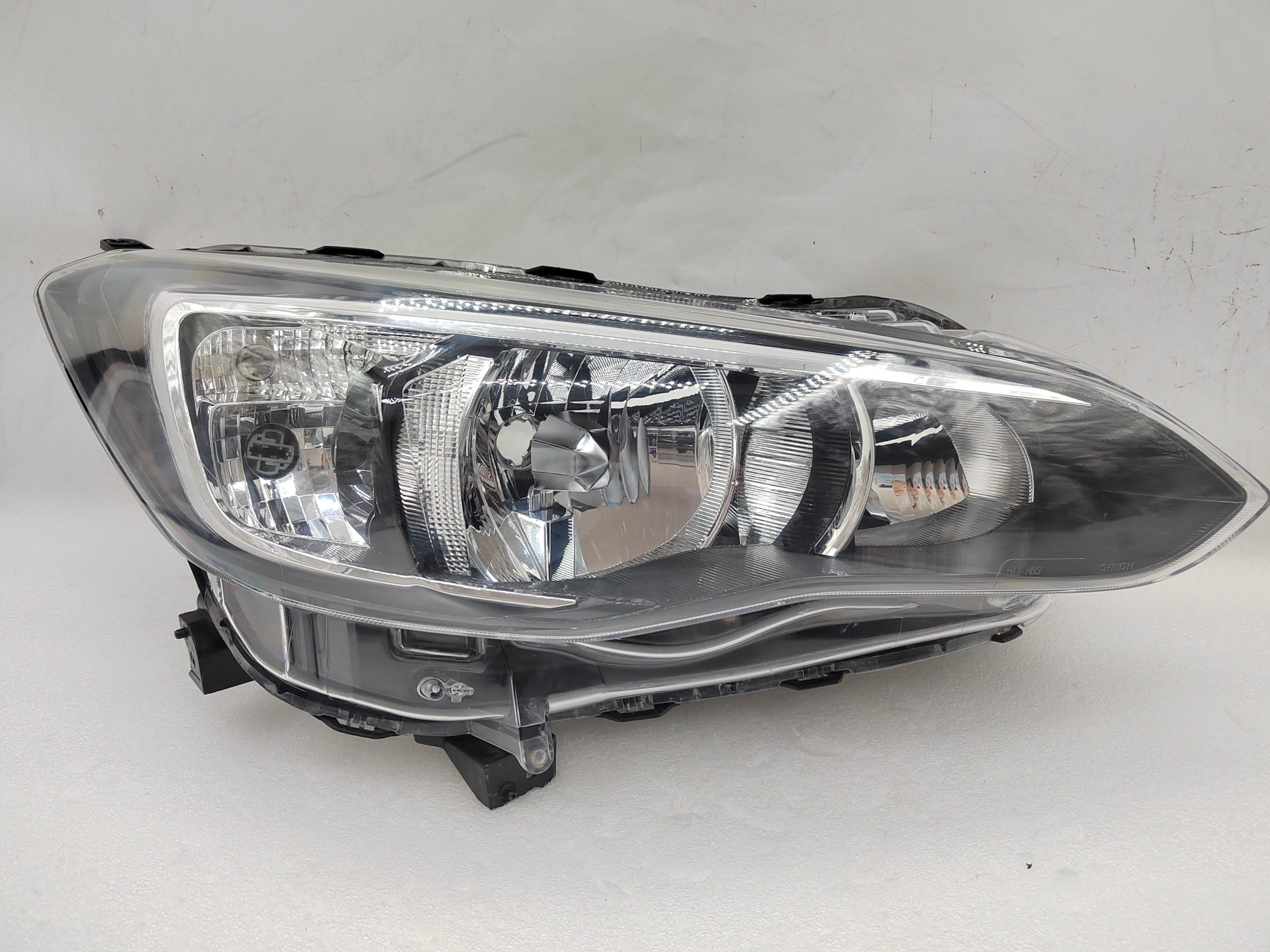 SUBARU XV 2017-2019 HALOGEN R.H.S HEADLIGHT ASSEMBLY