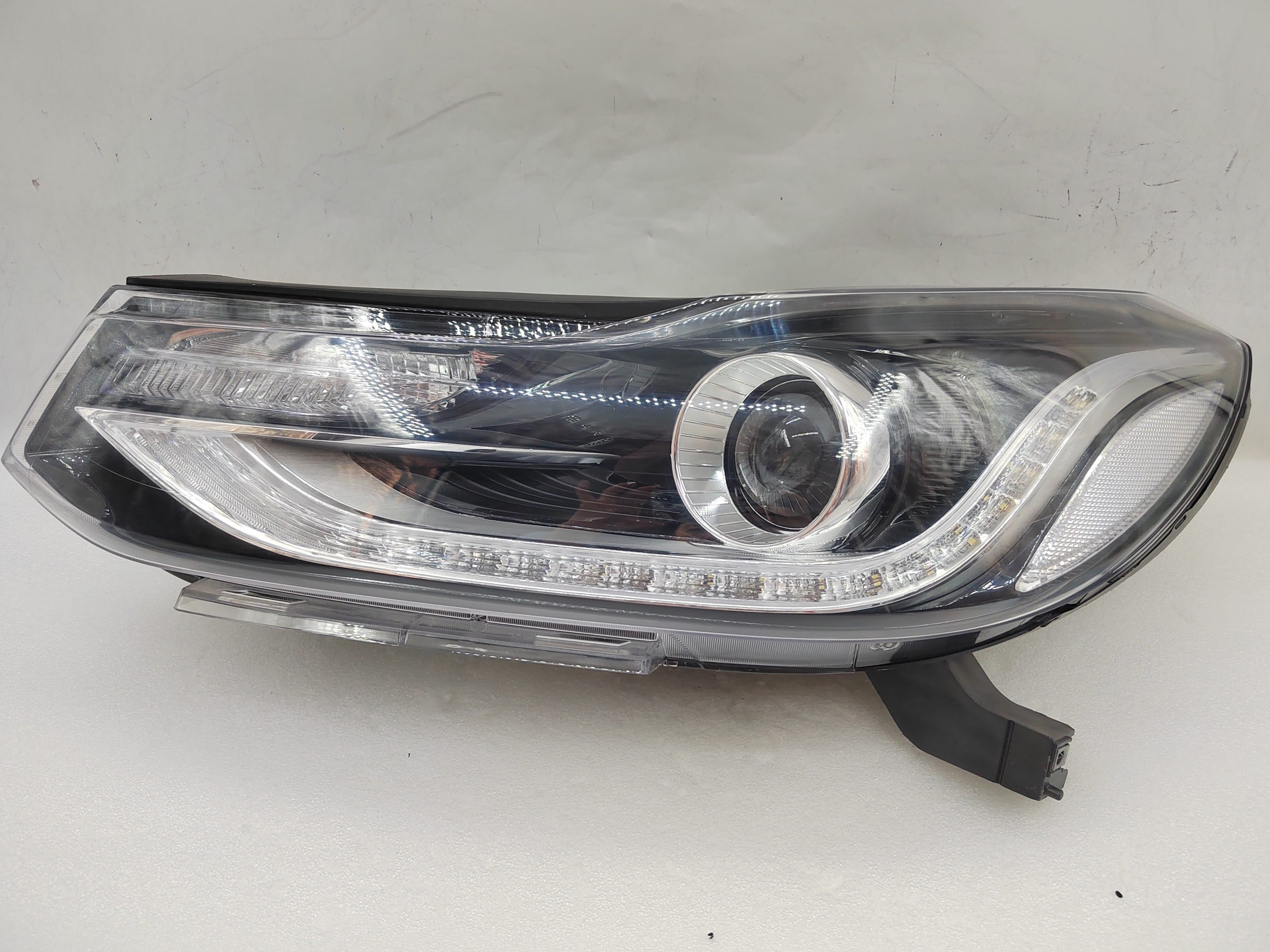 HOLDEN TRAX 2017-2023 HALOGEN L.H.S HEADLIGHT ASSEMBLY
