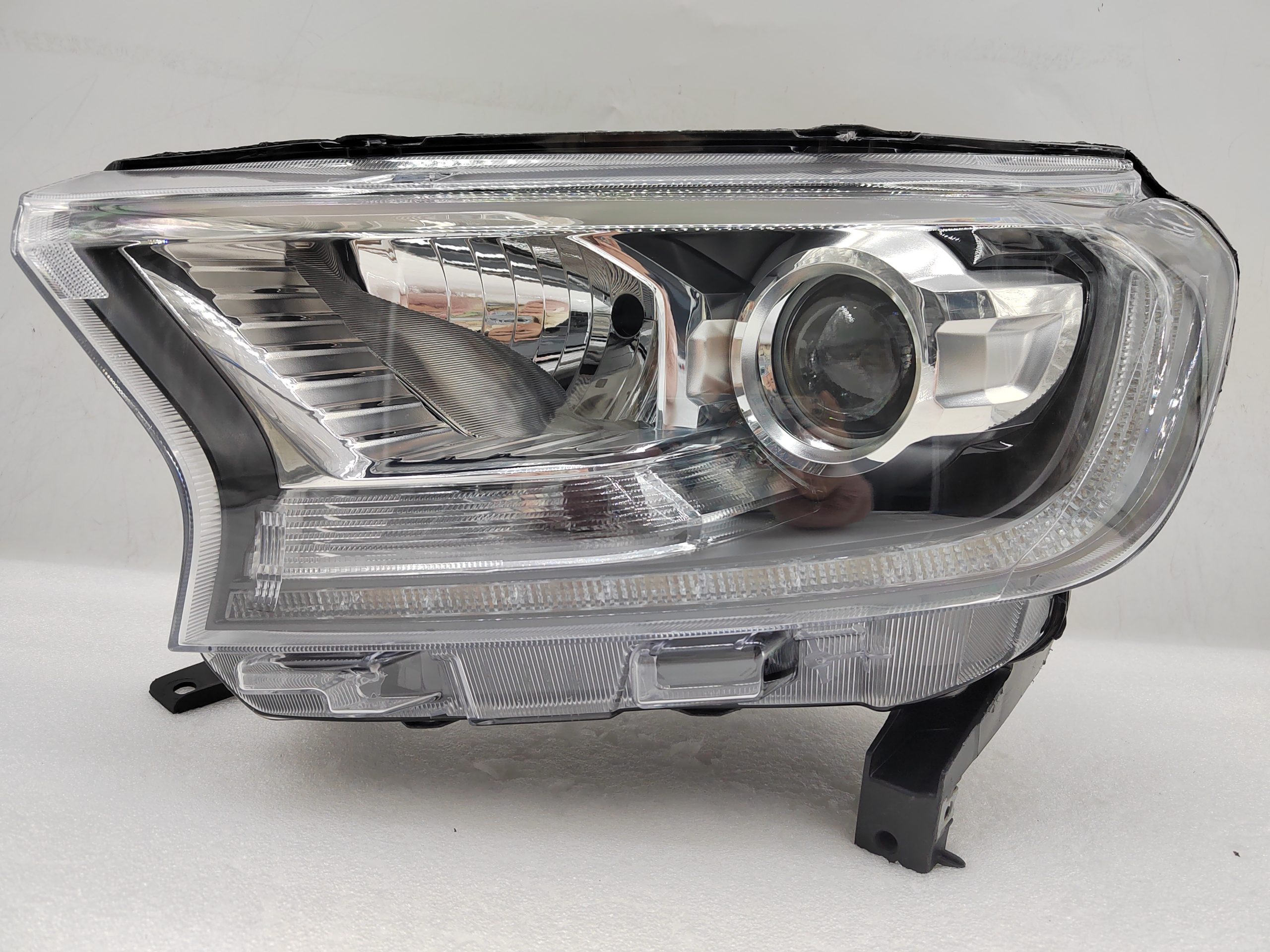 FORD EVEREST RANGER 2015-2019 XENON L.H.S HEADLIGHT ASSEMBLY