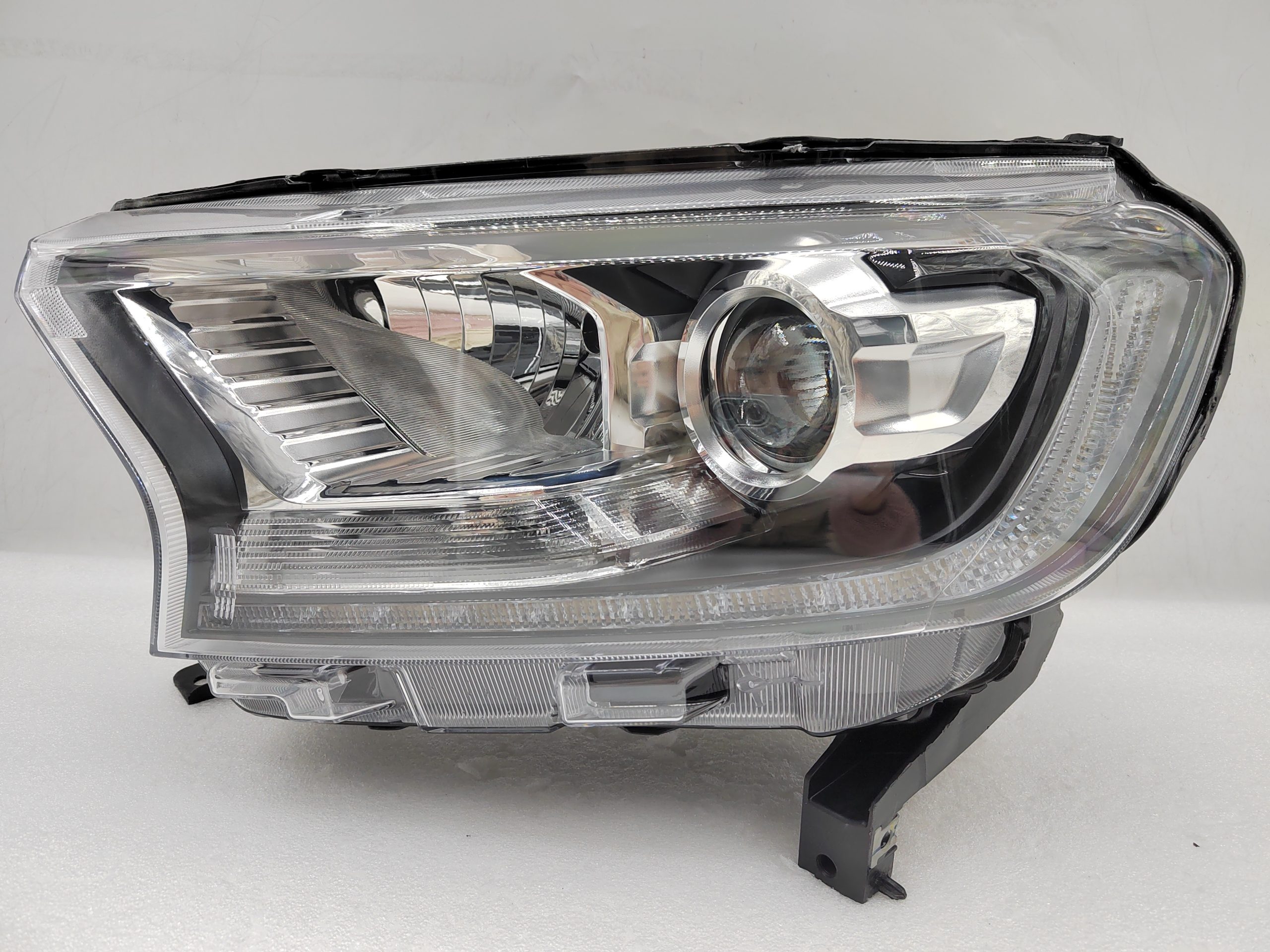 FORD EVEREST RANGER 2015-2019 XENON L.H.S HEADLIGHT ASSEMBLY