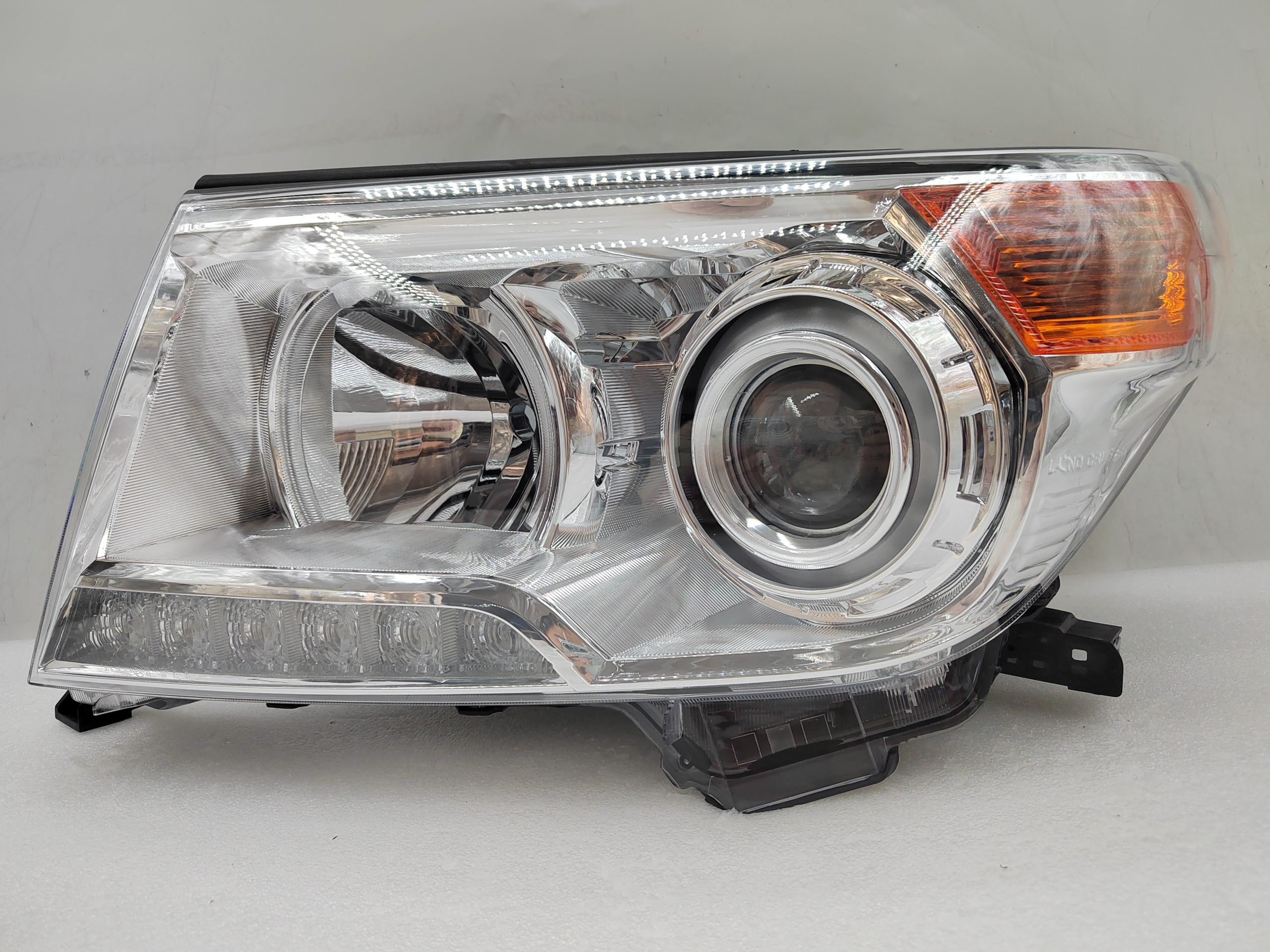 TOYOTA LANDCRUISER 200 SERIES URJ202R 2009-2015 XENON L.H.S HEADLIGHT ASSEMBLY