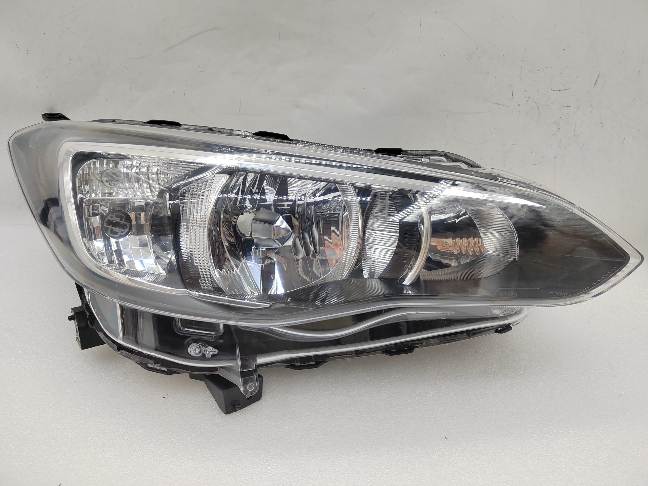 SUBARU XV 2017-2019 HALOGEN R.H.S HEADLIGHT ASSEMBLY