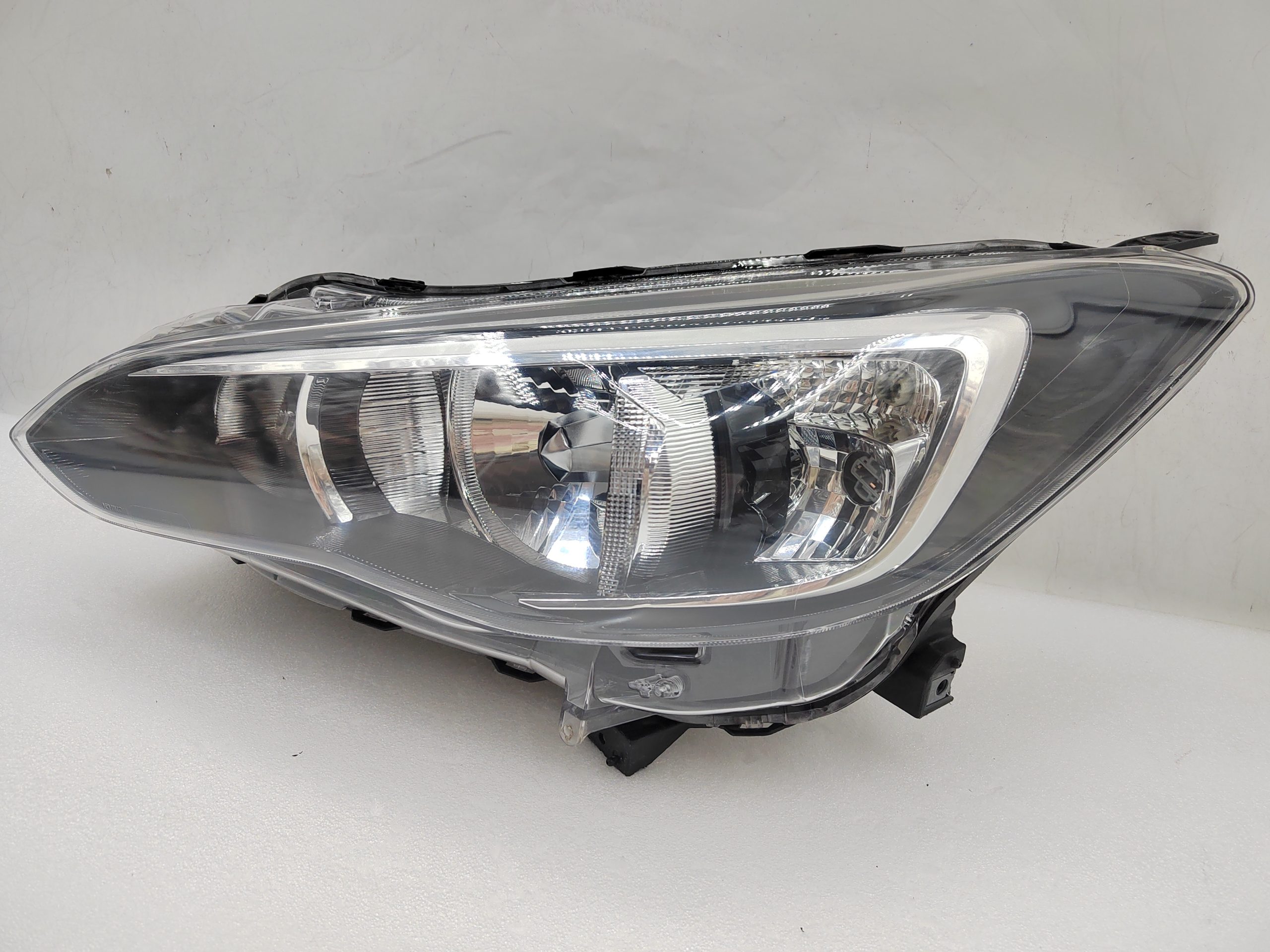 SUBARU XV 2017-2019 HALOGEN L.H.S HEADLIGHT ASSEMBLY