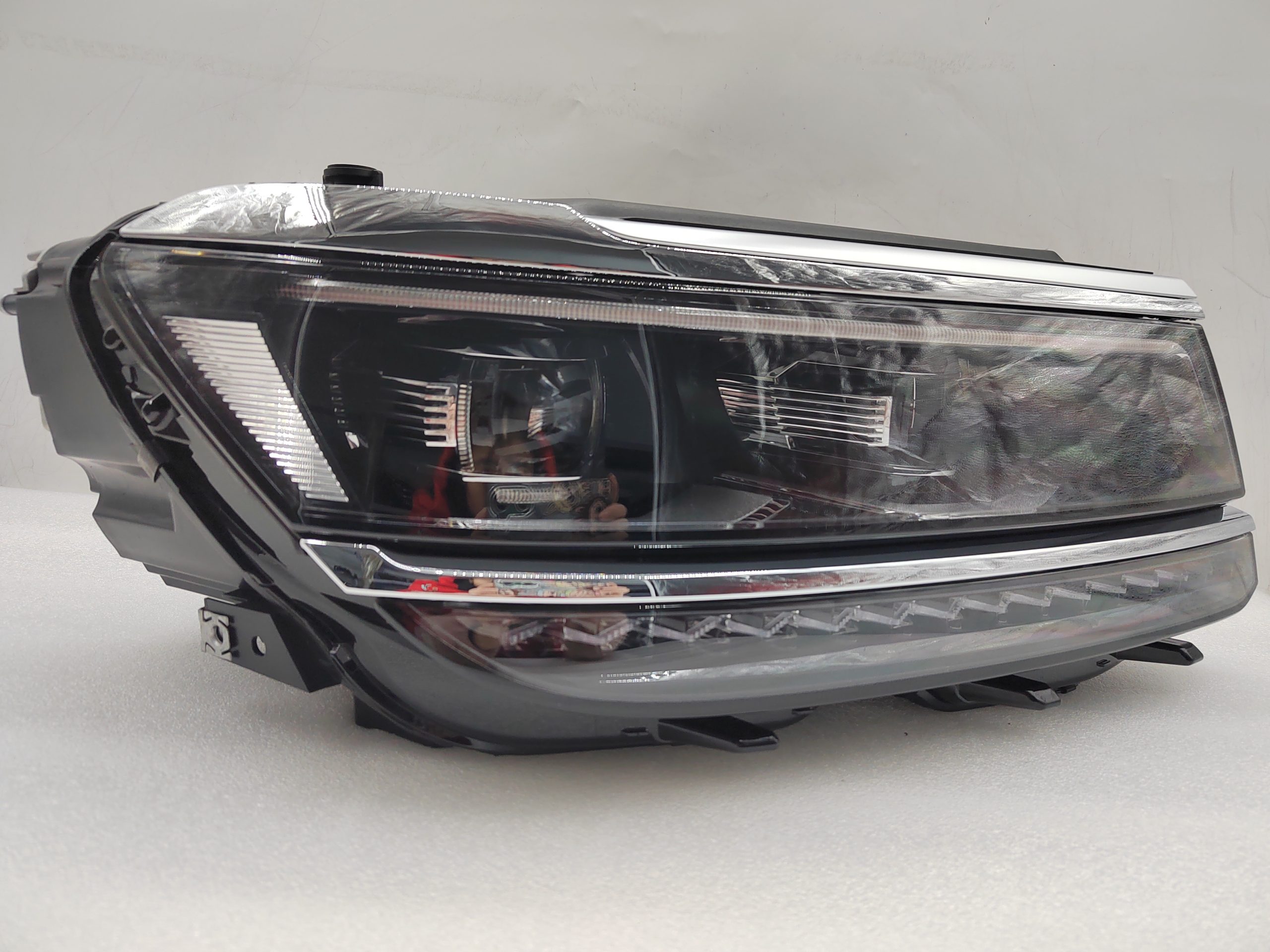 VOLKSWAGEN TIGUAN 2017-2020 LED R.H.S HEADLIGHT ASSEMBLY