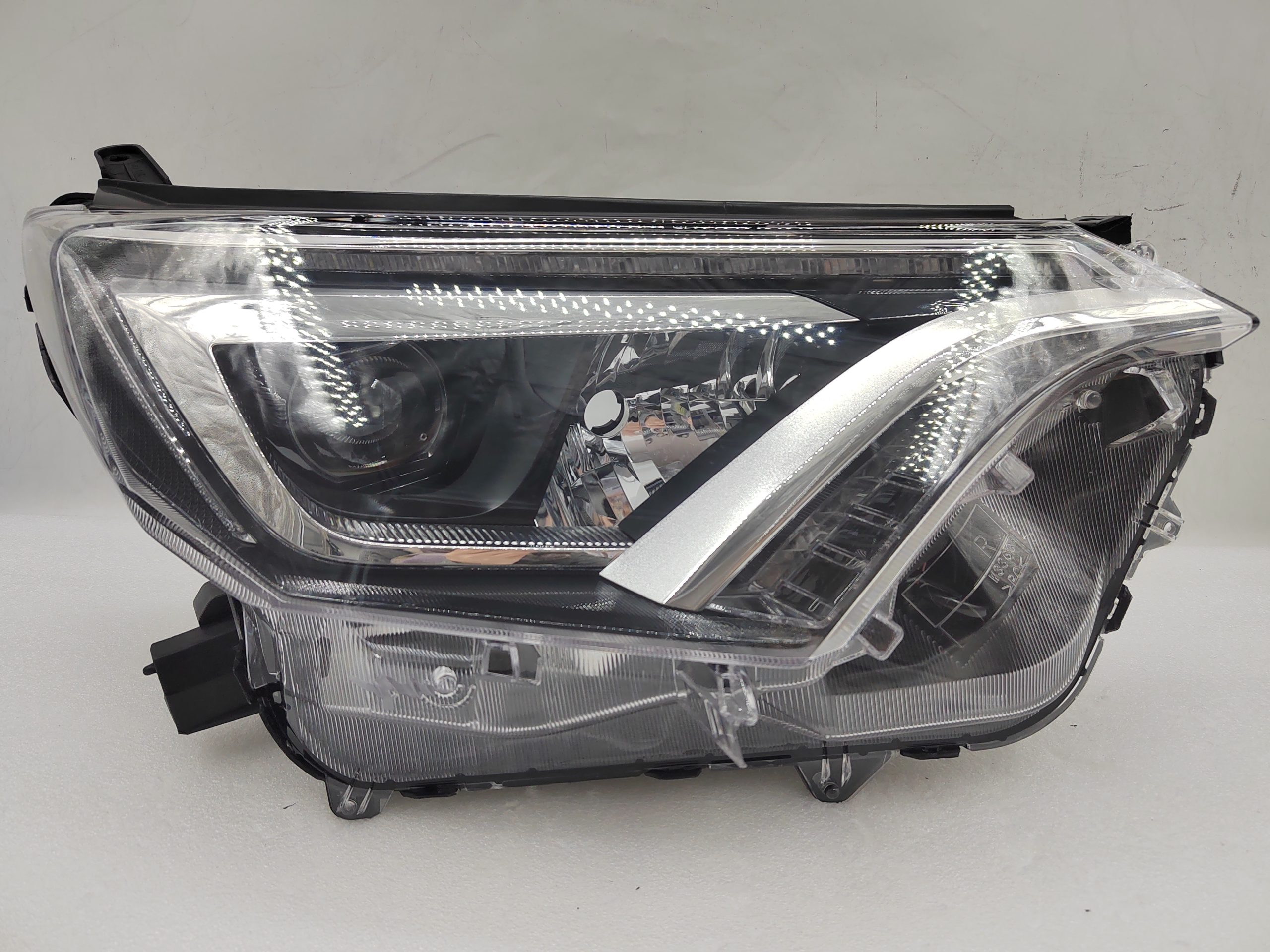 TOYOTA RAV4 4.5 XA40 2016-2018 LED R.H.S HEADLIGHT ASSEMBLY