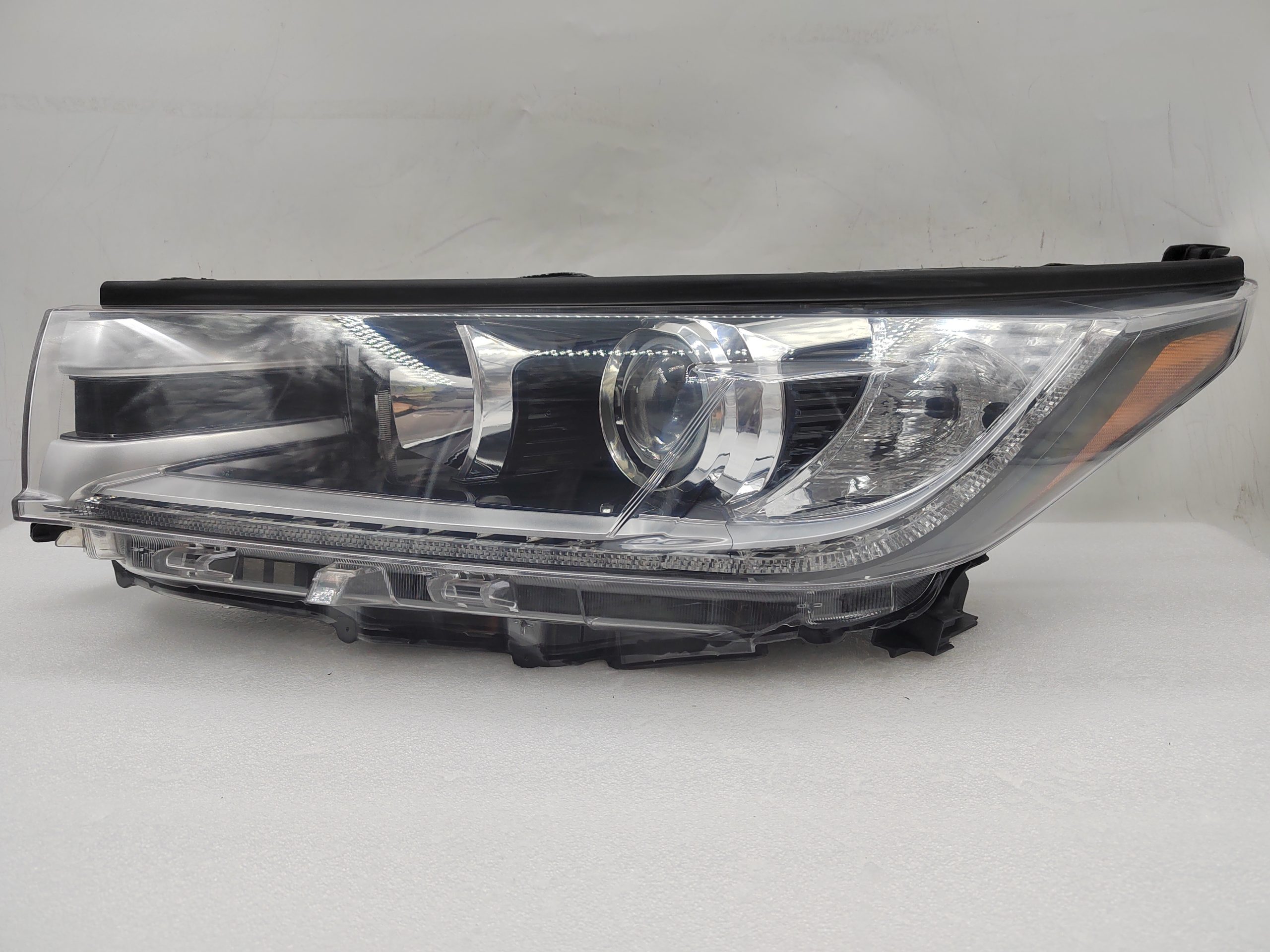 TOYOTA KLUGER 2017-2019 HALOGEN L.H.S HEADLIGHT ASSEMBLY
