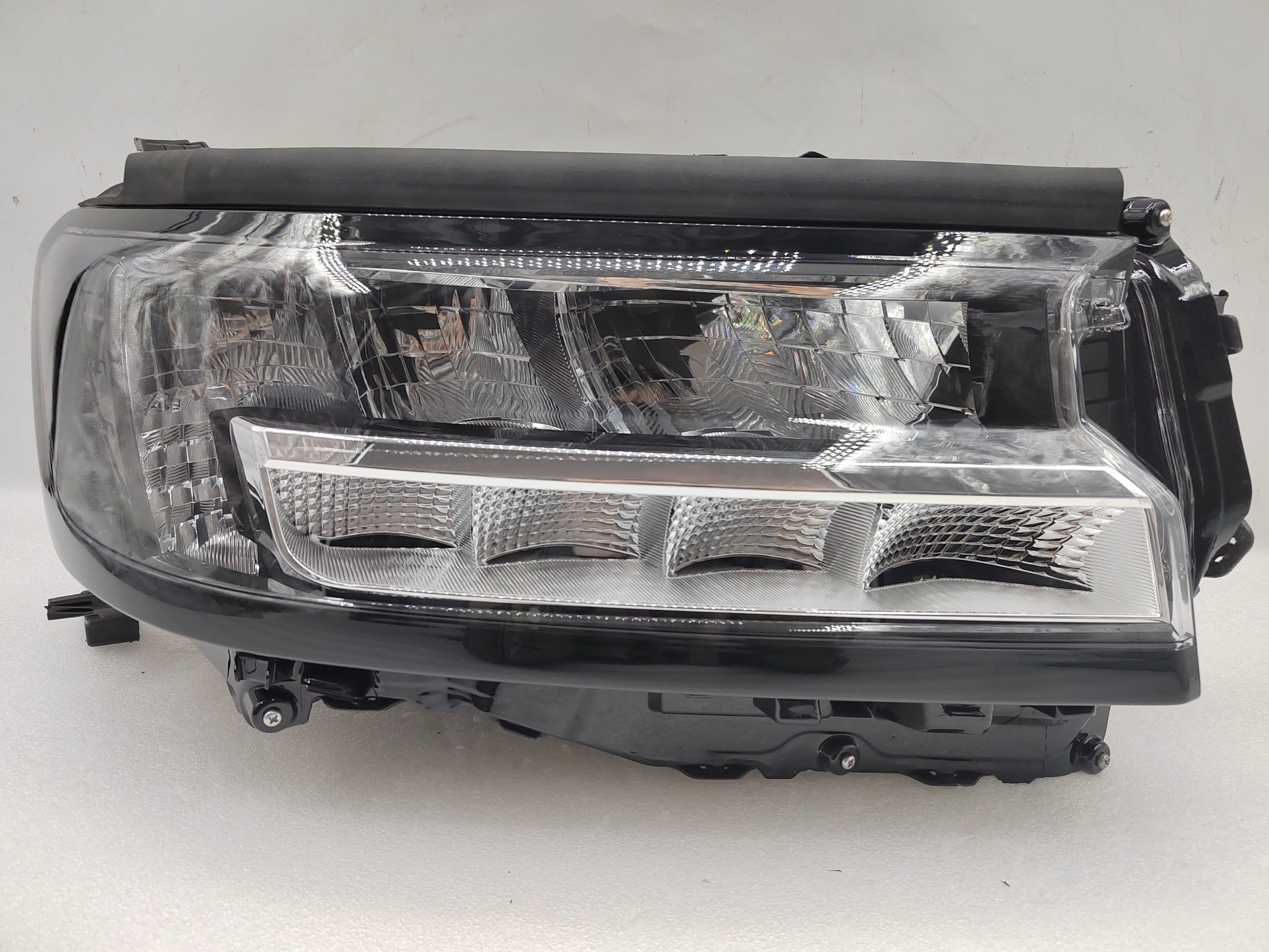 TOYOTA LANDCRUISER 300 SERIES 2021-2023 LED R.H.S HEADLIGHT ASSEMBLY