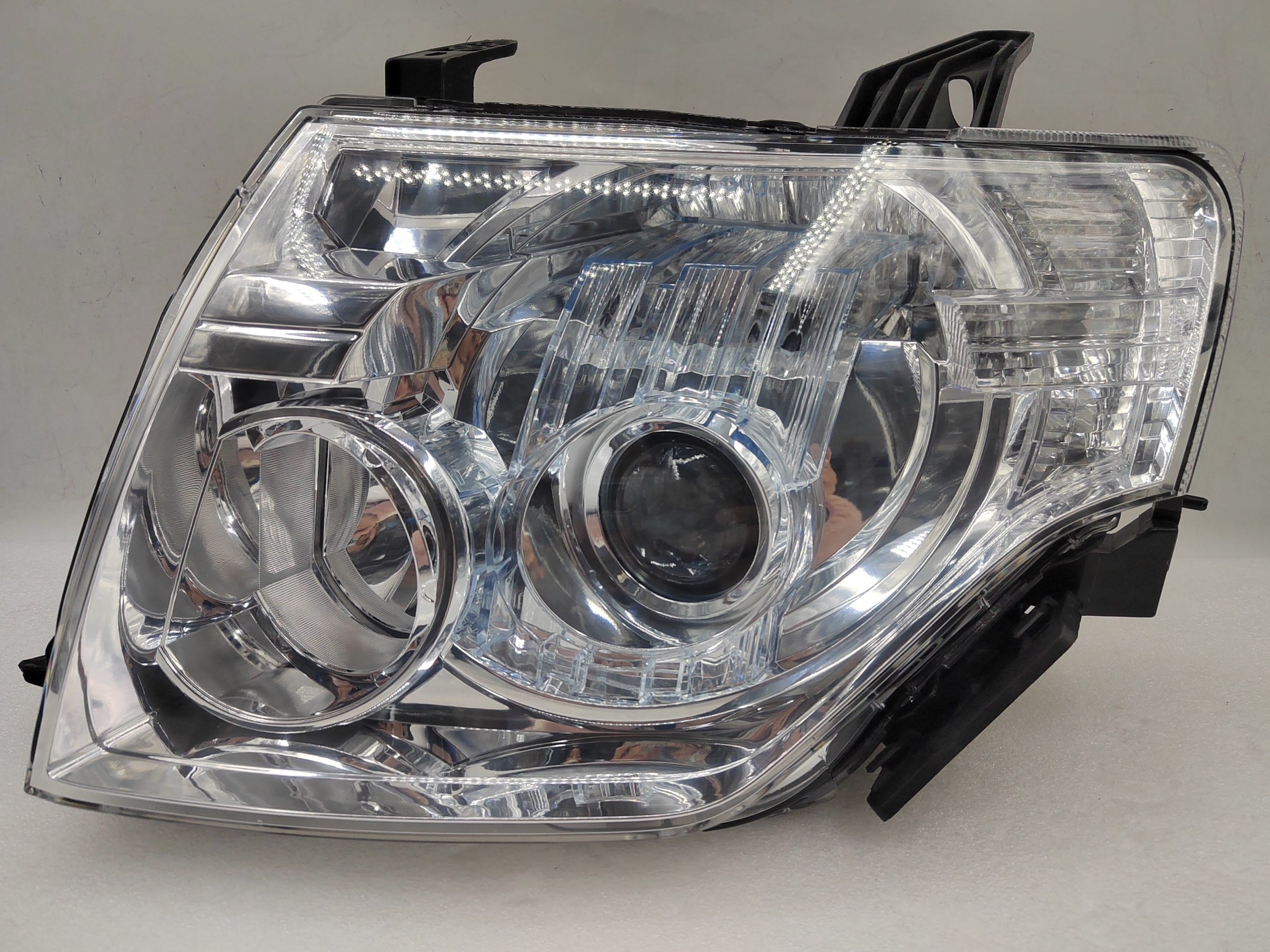 MITSUBISHI PAJERO 2007-2020 XENON L.H.S HEADLIGHT ASSEMBLY