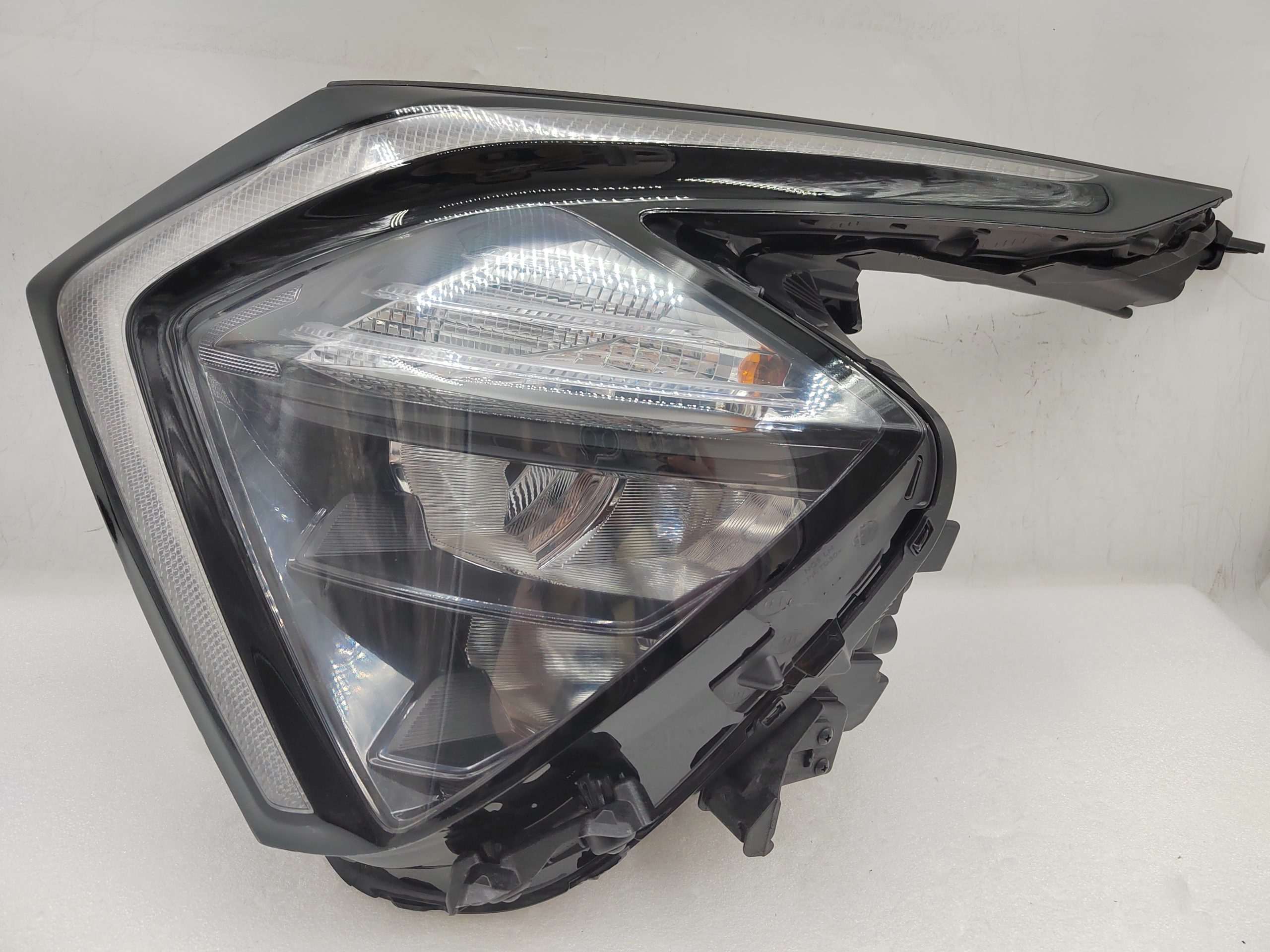 KIA SPORTAGE 2022-2024 LED L.H.S HEADLIGHT ASSEMBLY