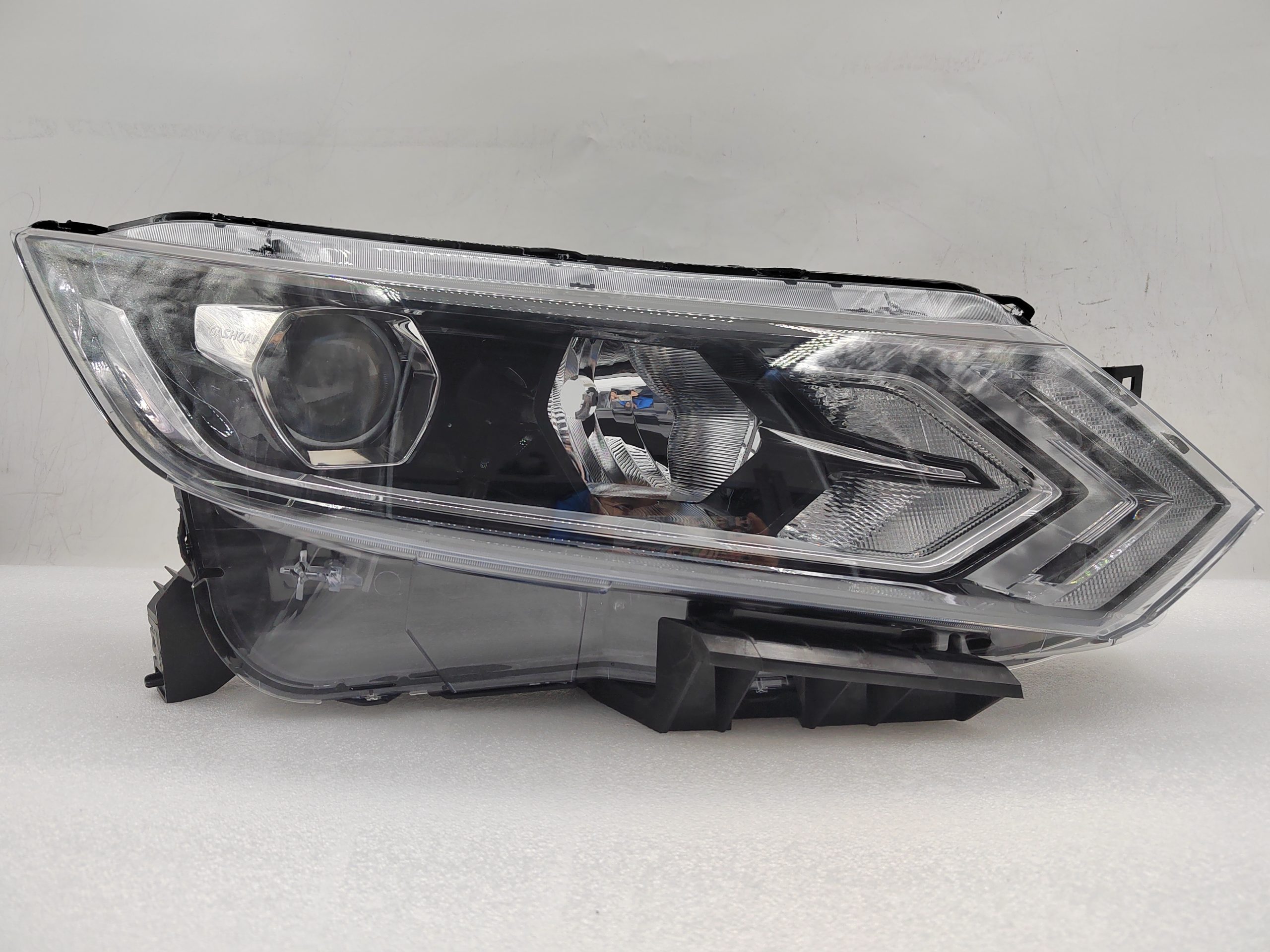 NISSAN QASHQAI J11 2017-2020 HALOGEN R.H.S HEADLIGHT ASSEMBLY
