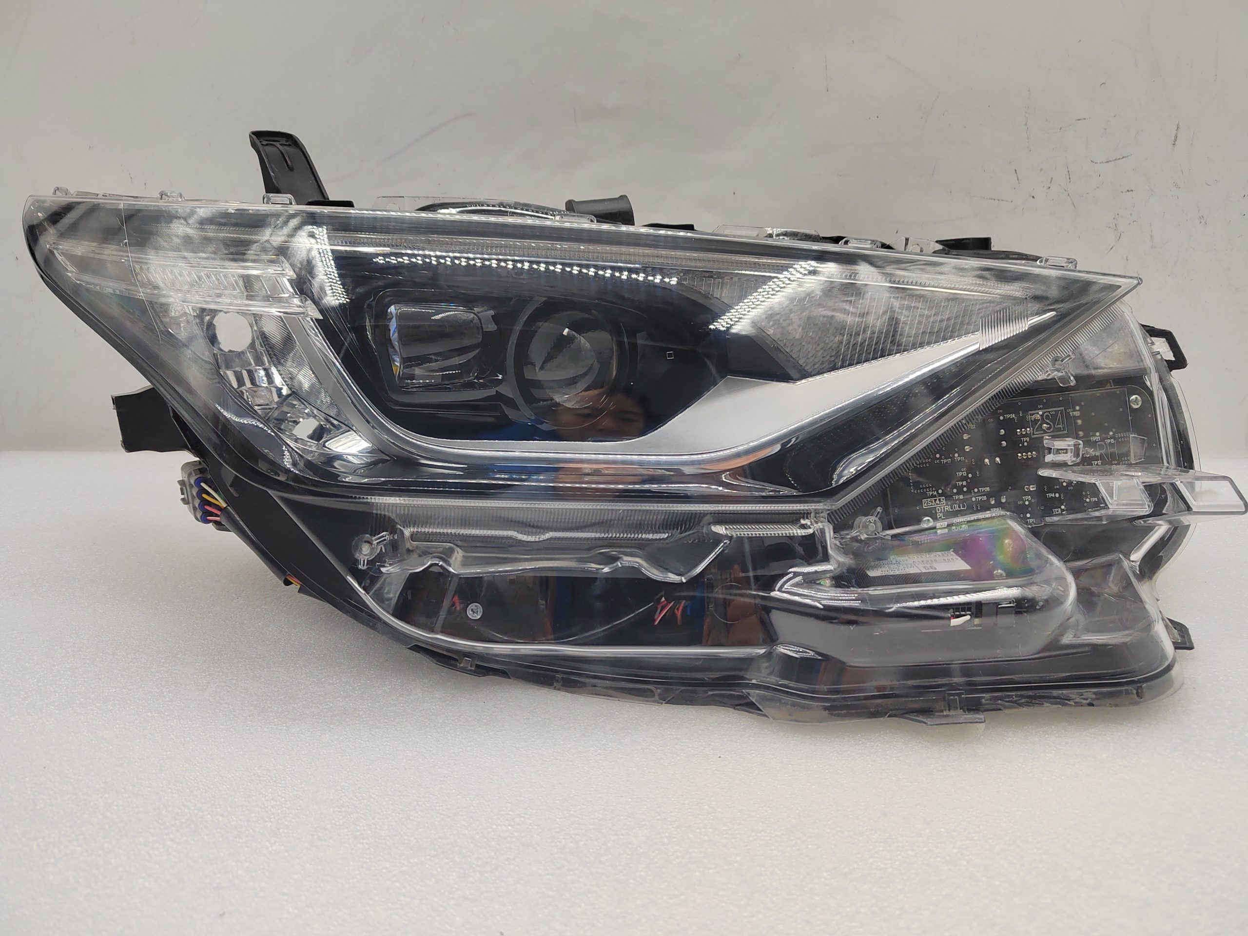 TOYOTA COROLLA AURIS NZE181H 2015-2018 LED R.H.S HEADLIGHT ASSEMBLY