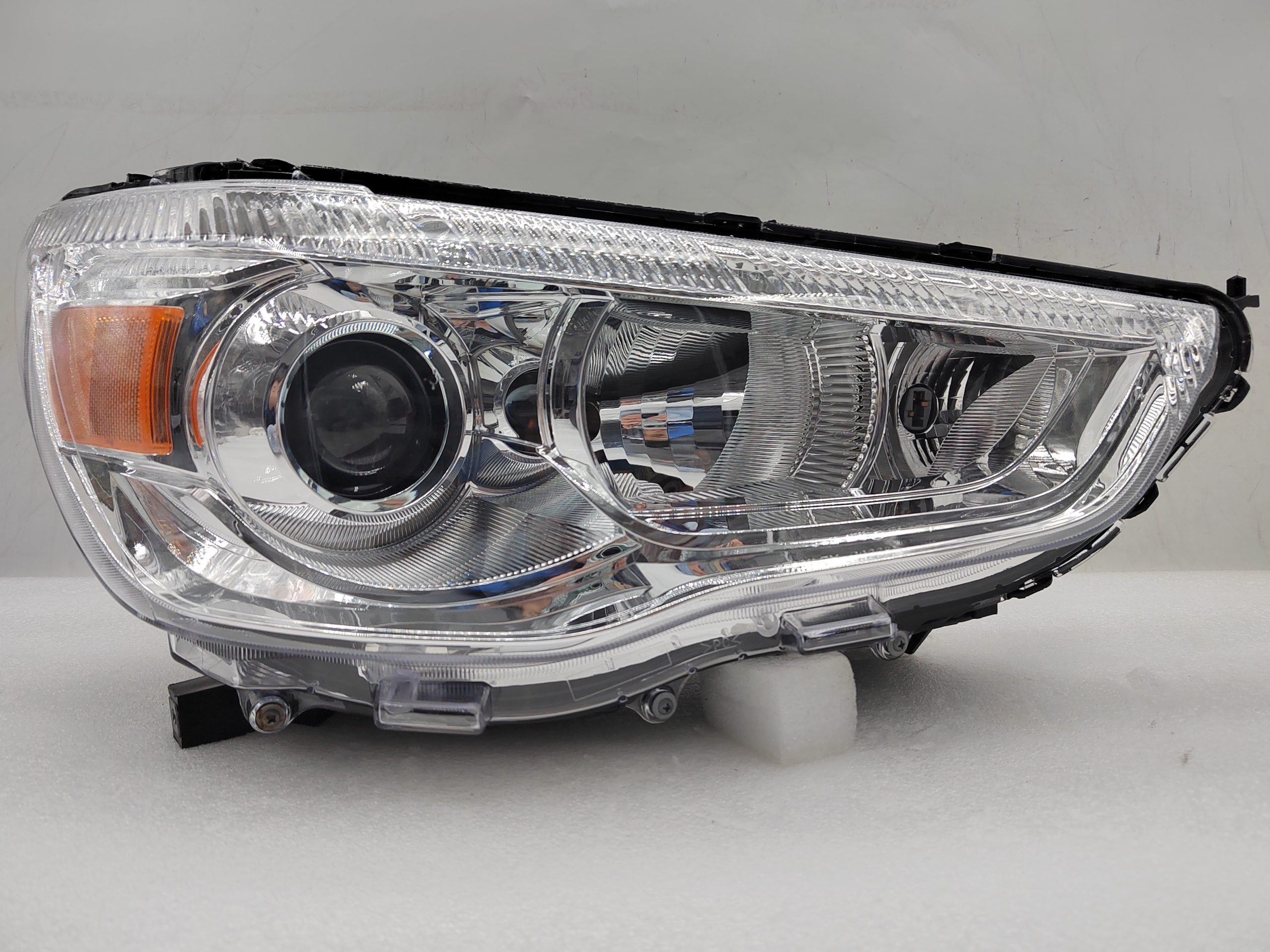 MITSUBISHI ASX 2010-2018 HALOGEN R.H.S HEADLIGHT ASSEMBLY