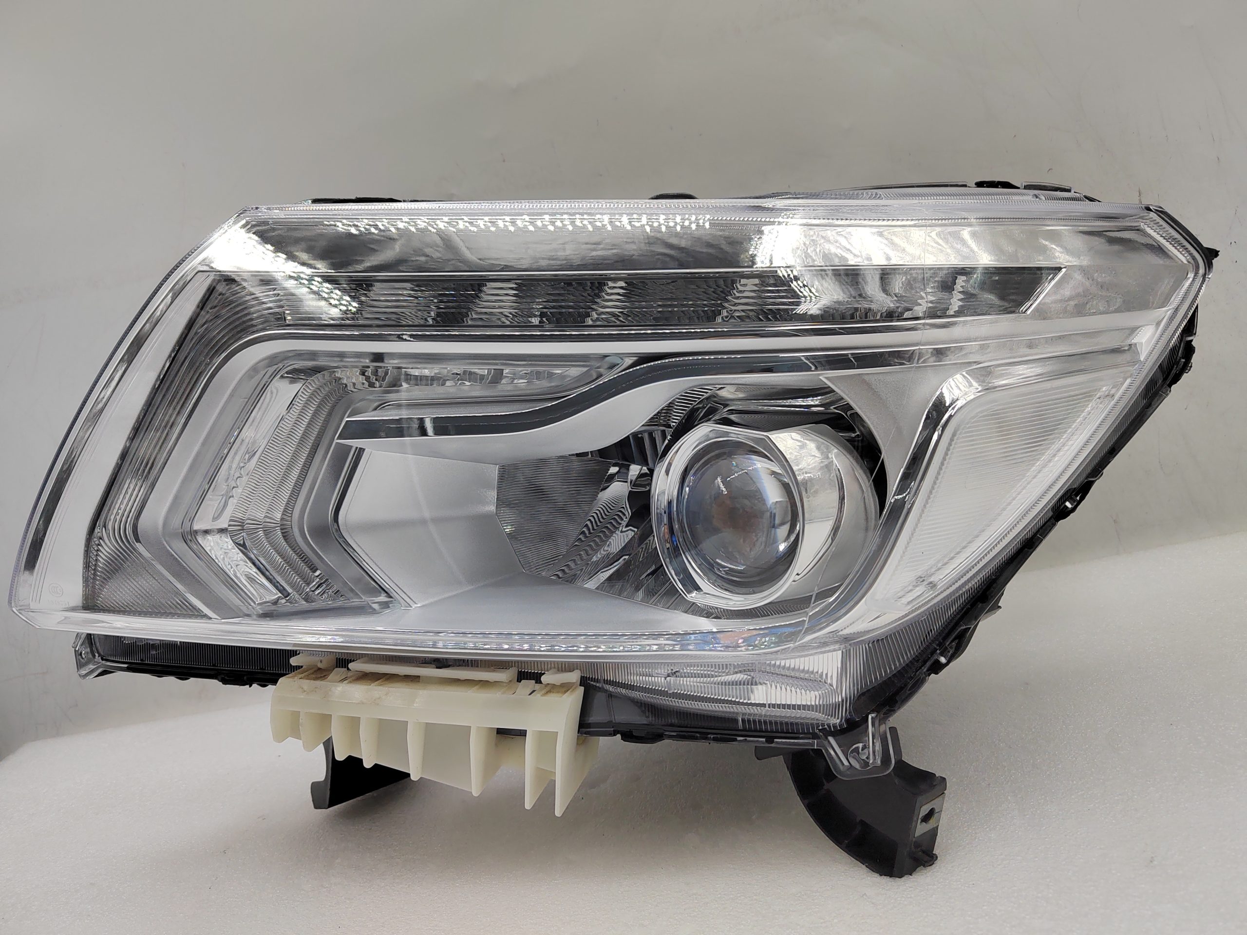 NISSAN NAVARA NP300 2015-2020 LED L.H.S HEADLIGHT ASSEMBLY