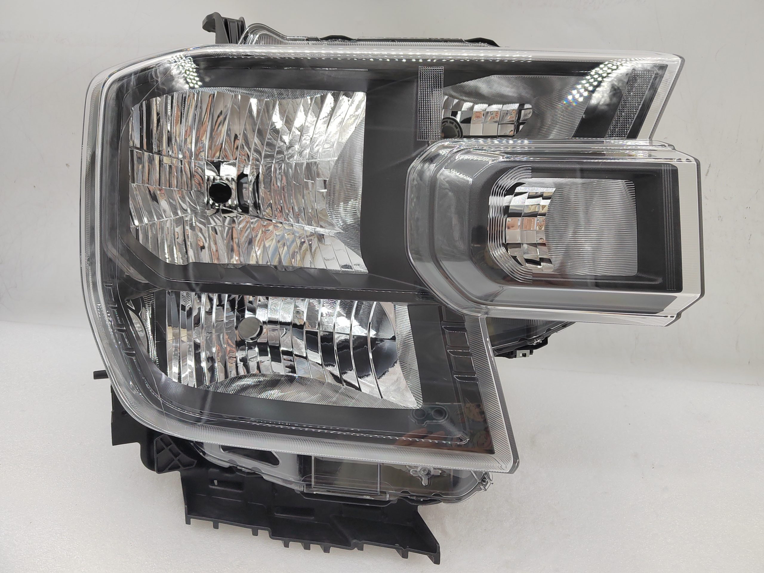 FORD EVEREST RANGER 2022-2024 HALOGEN R.H.S HEADLIGHT ASSEMBLY