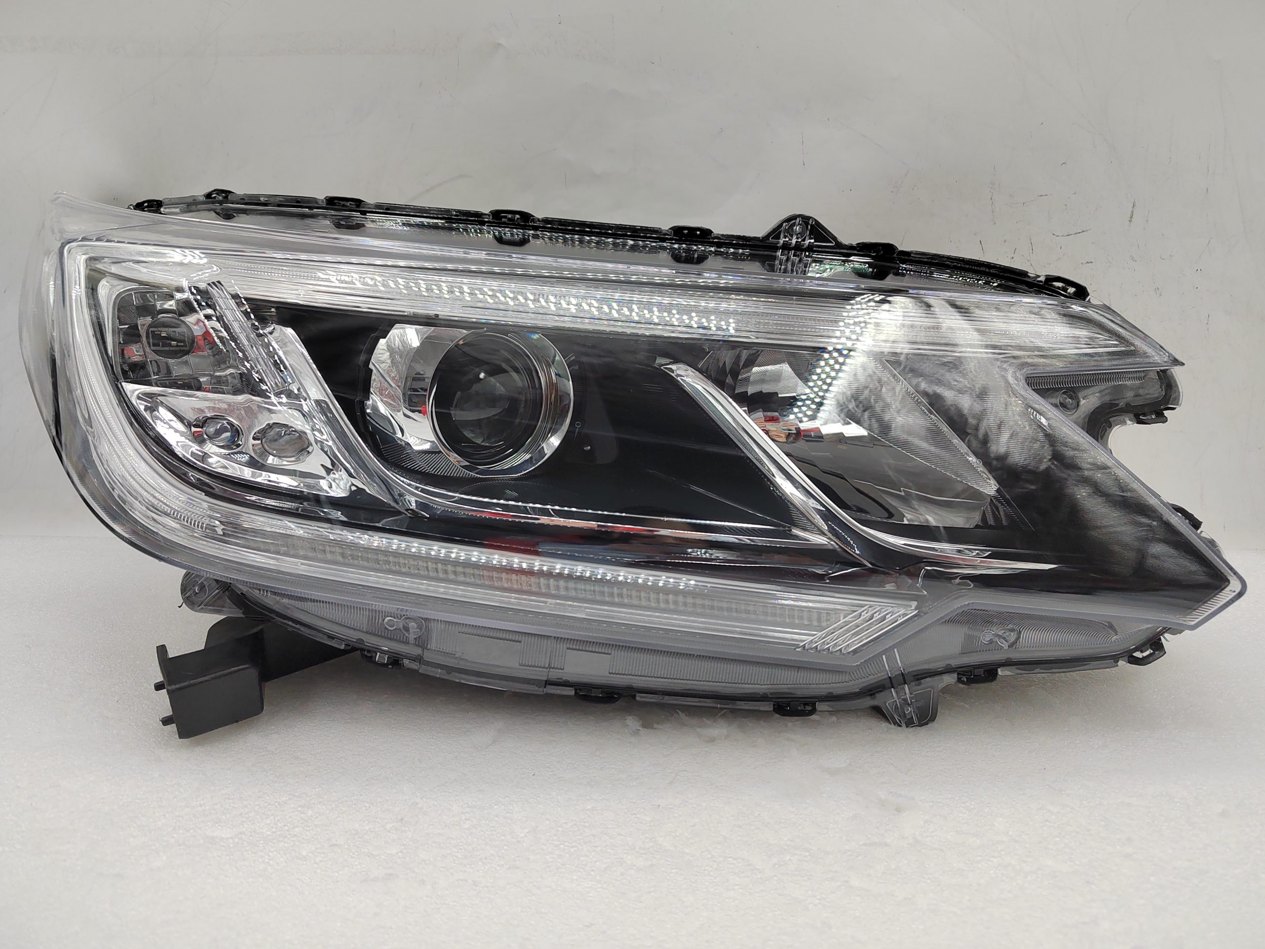 HONDA CR-V 2015-2016 XENON R.H.S HEADLIGHT ASSEMBLY