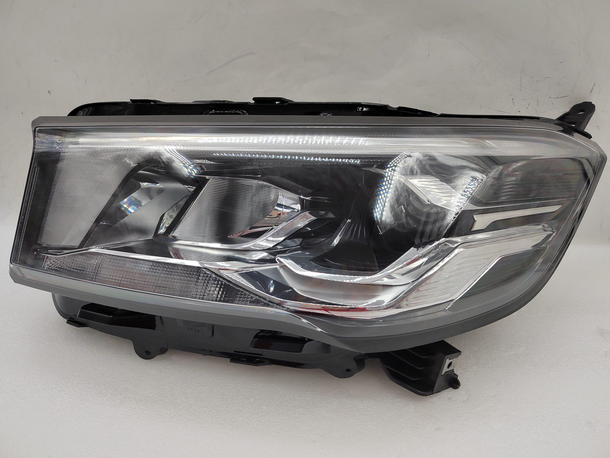 MAXUS LDV V90 2019-2023 HALOGEN L.H.S HEADLIGHT ASSEMBLY
