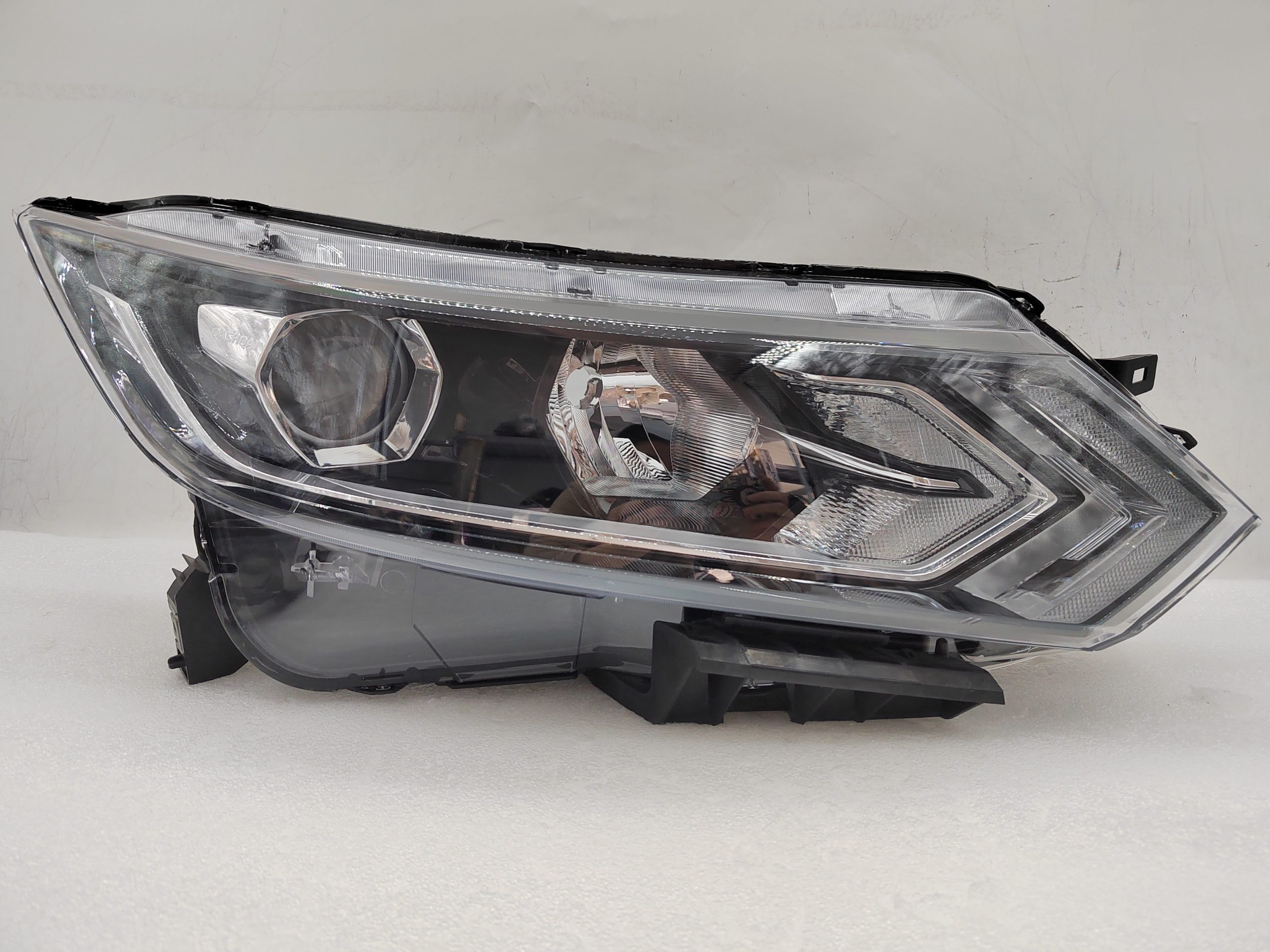 NISSAN QASHQAI J11 2017-2020 HALOGEN R.H.S HEADLIGHT ASSEMBLY