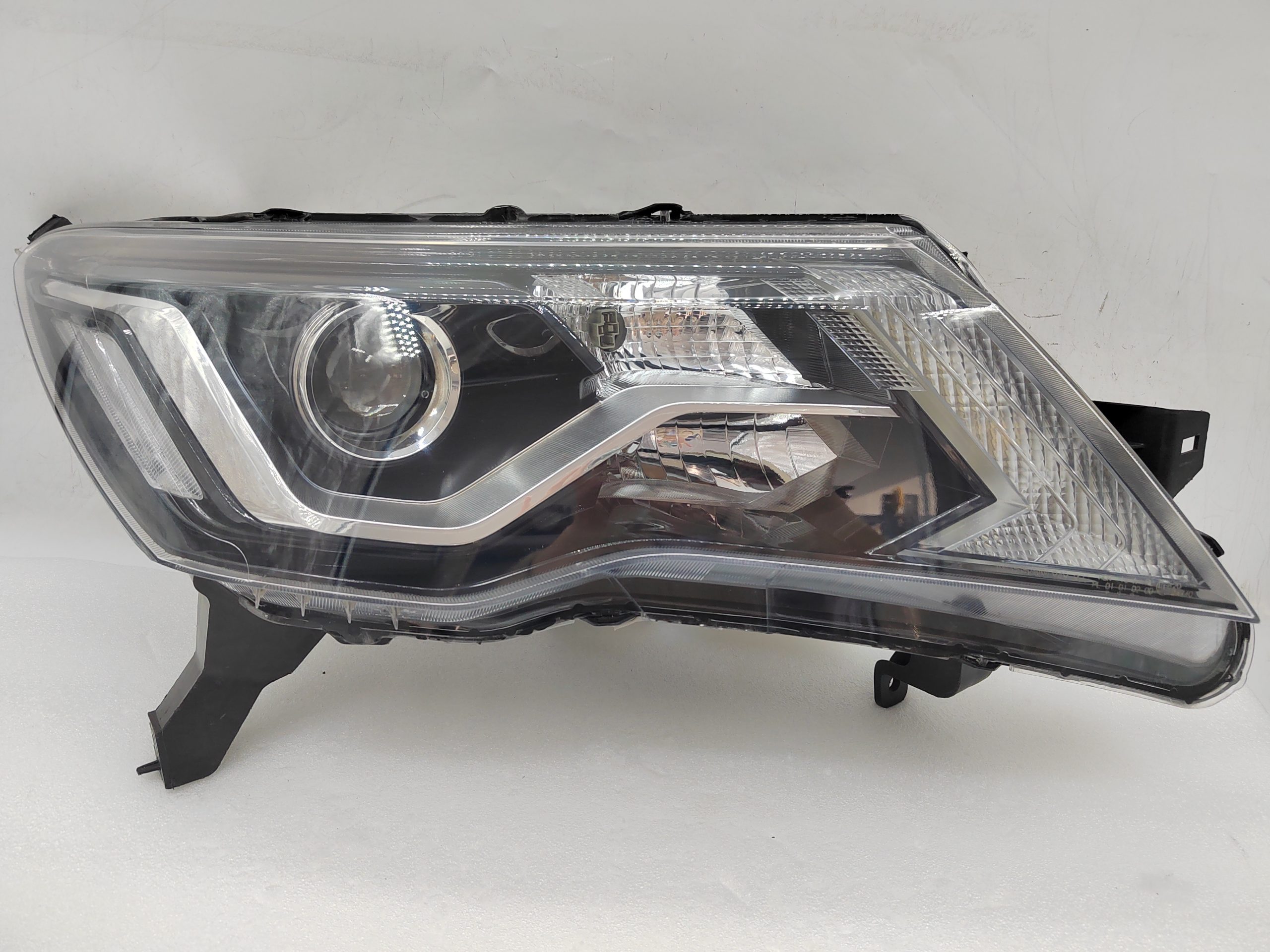 NISSAN PATHFINDER 2017-2020 HALOGEN R.H.S HEADLIGHT ASSEMBLY