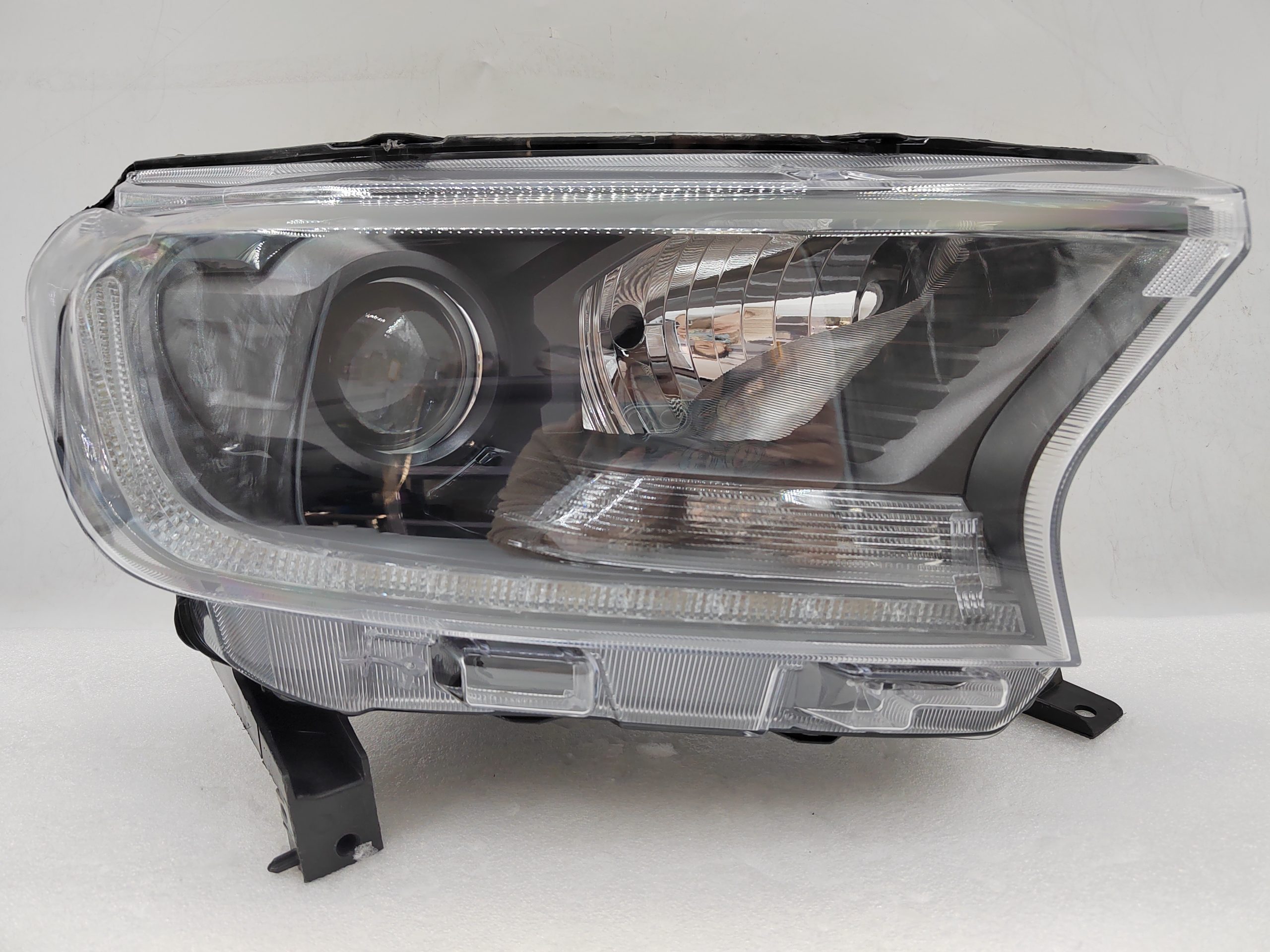 FORD EVEREST RANGER 2015-2019 XENON R.H.S HEADLIGHT ASSEMBLY