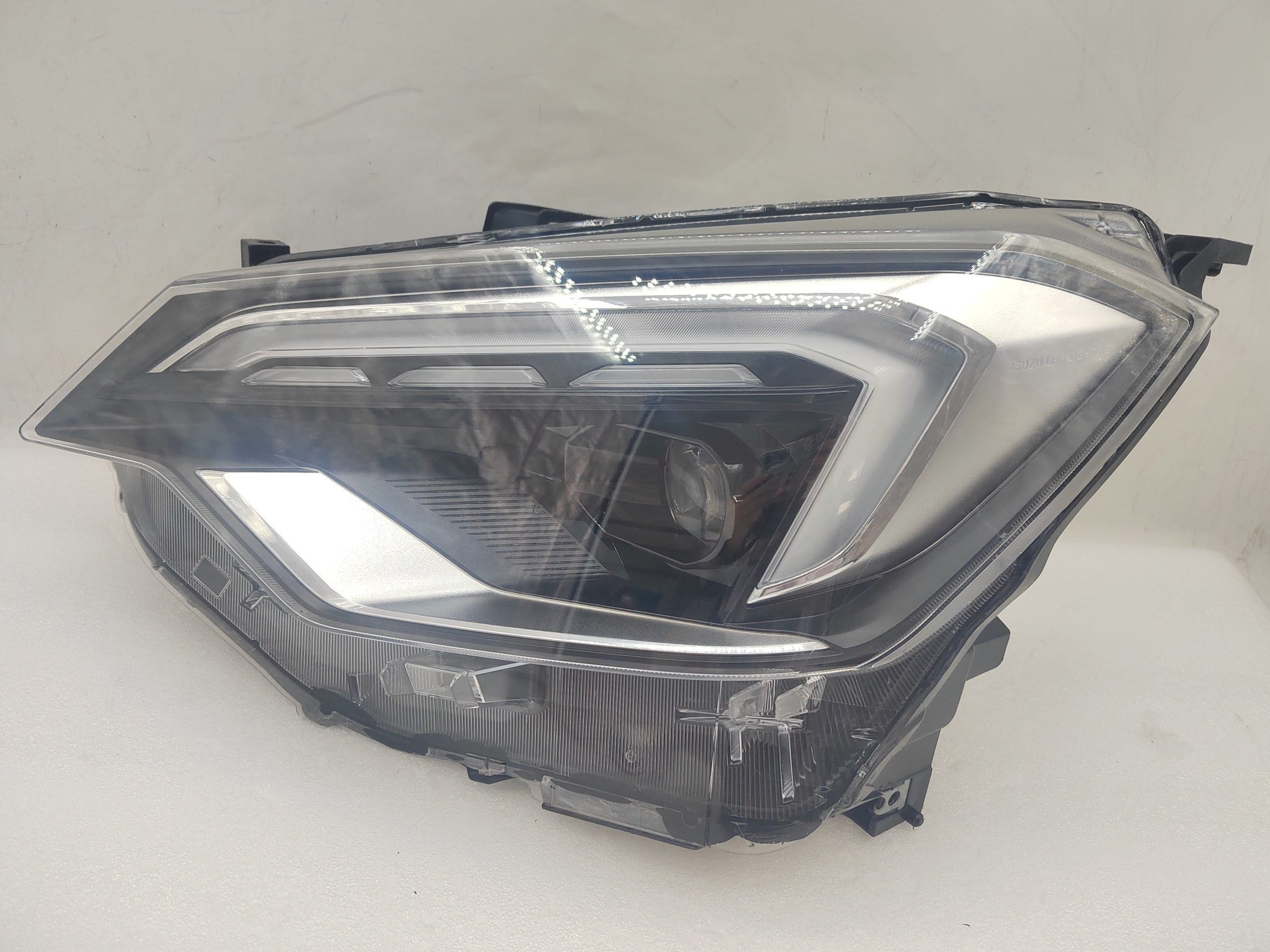 ISUZU D-MAX 2023-2025 LED L.H.S HEADLIGHT ASSEMBLY